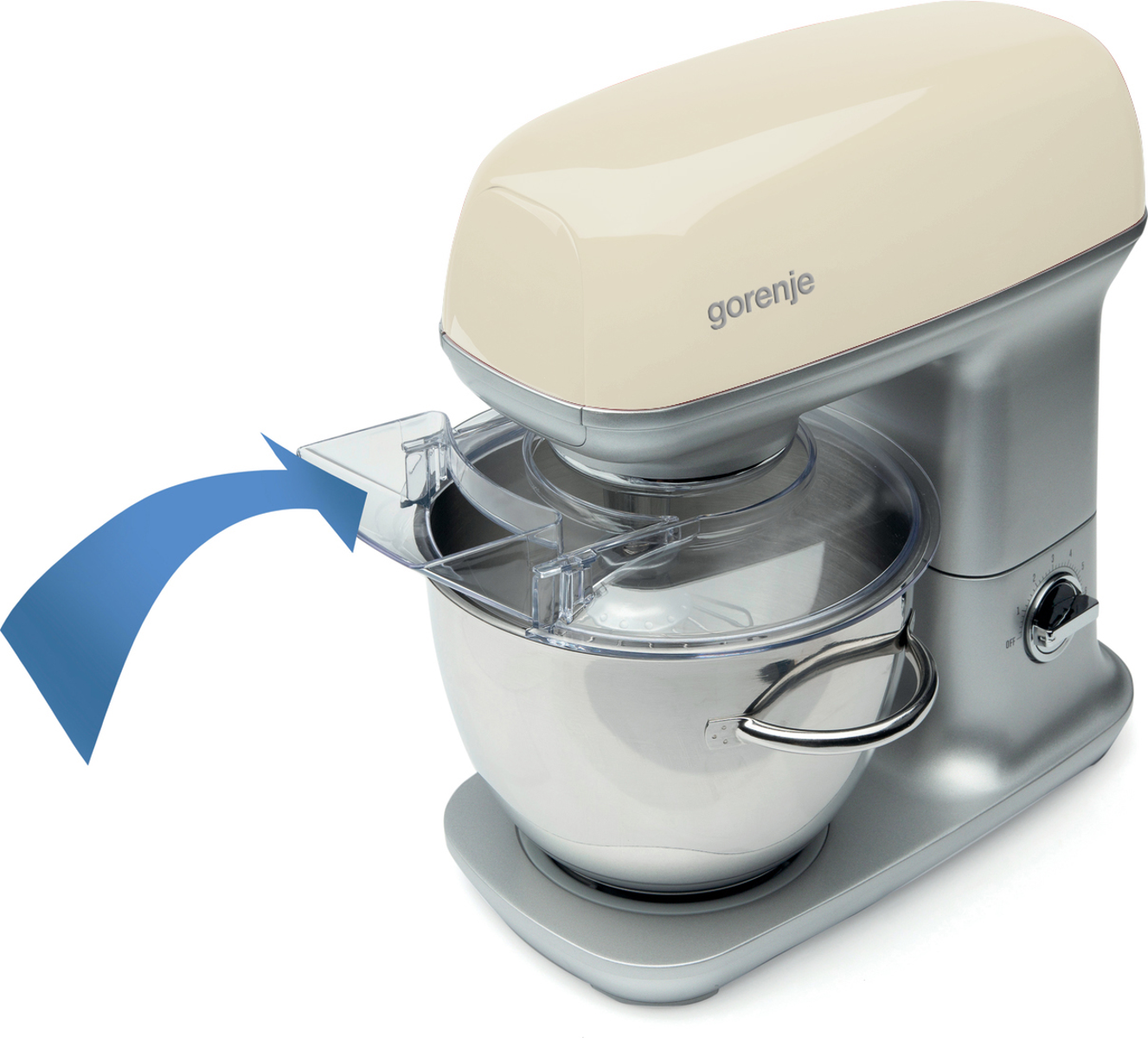Creme- und silberfarbener Standmixer. Blauer Pfeil zeigt das Öffnen eines Teils. Gorenje-Markenname sichtbar.