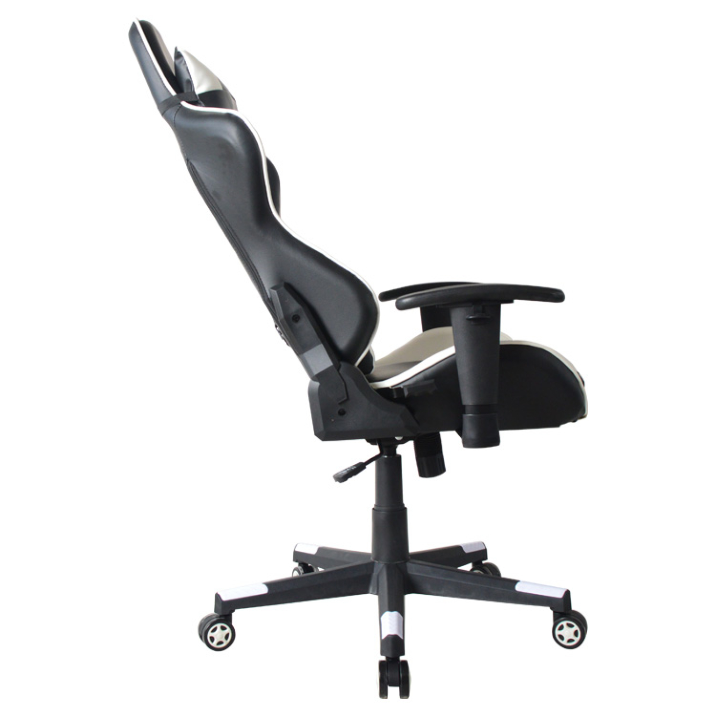Zwart-witte gamingstoel met een vijf-wielbasis, zijaanzicht.