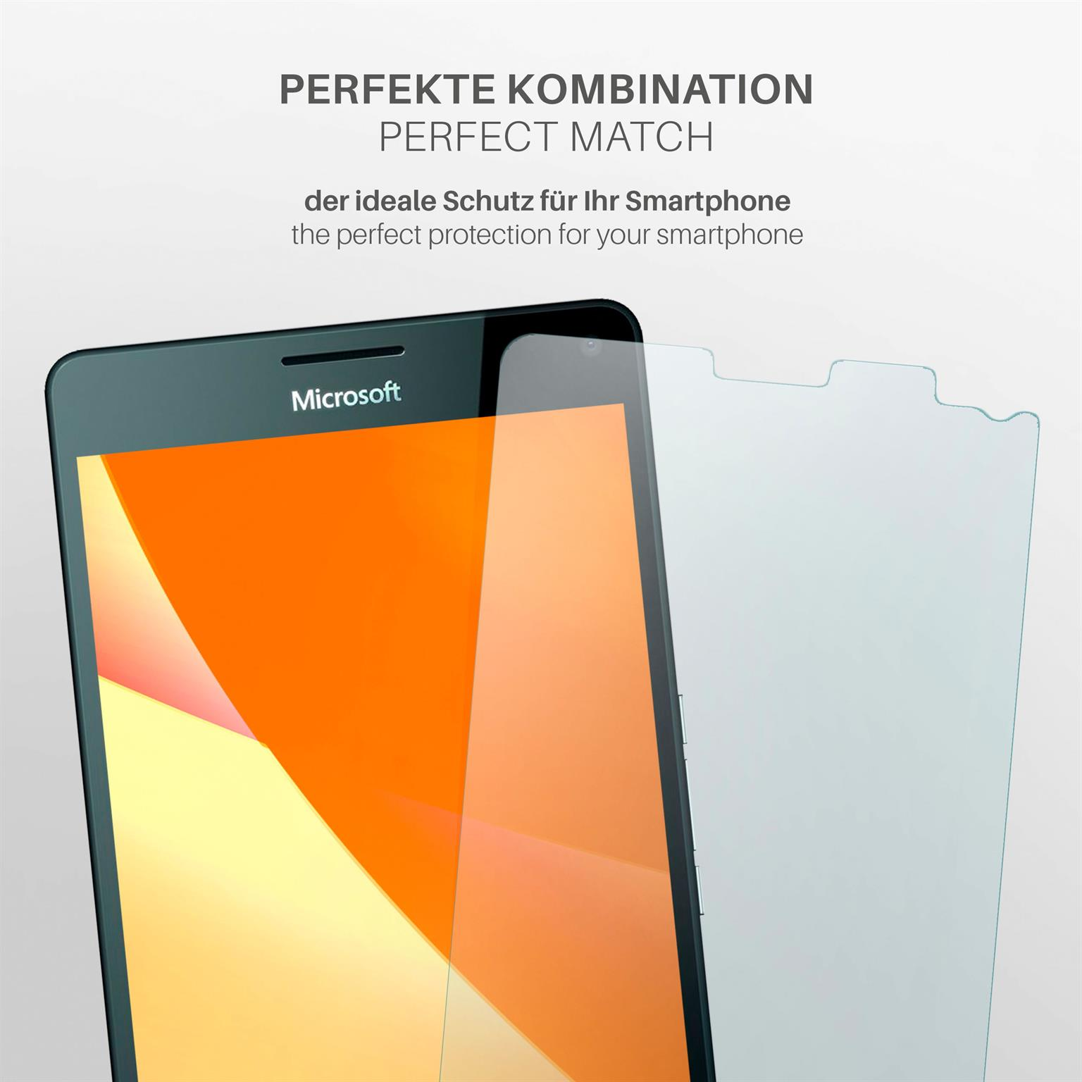 Ein Telefon mit Displayschutz und orangefarbenem Hintergrund, mit Text.