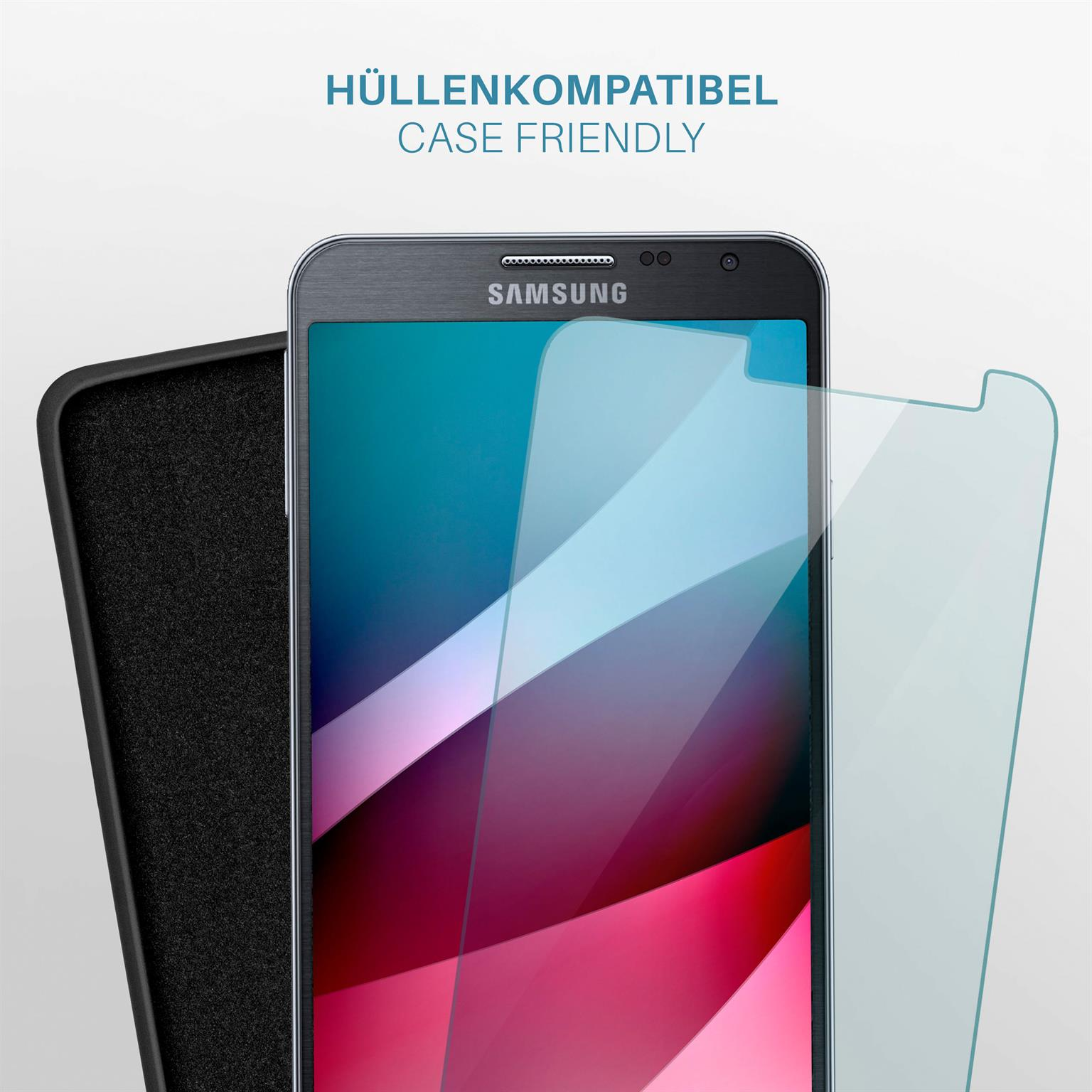 Ein schwarzes Samsung-Telefon mit Displayschutzfolie und schwarzer Hülle. Text: Hüllenkompatibel.