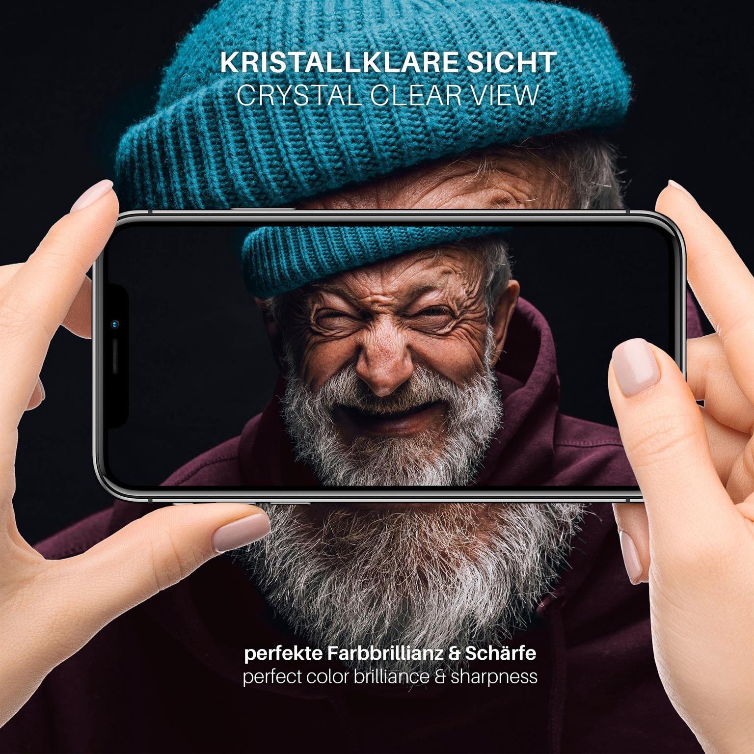 Eine Person, die ein Telefon hält, zeigt einen älteren Mann. Text: Kristallklare Sicht und perfekte Schärfe.