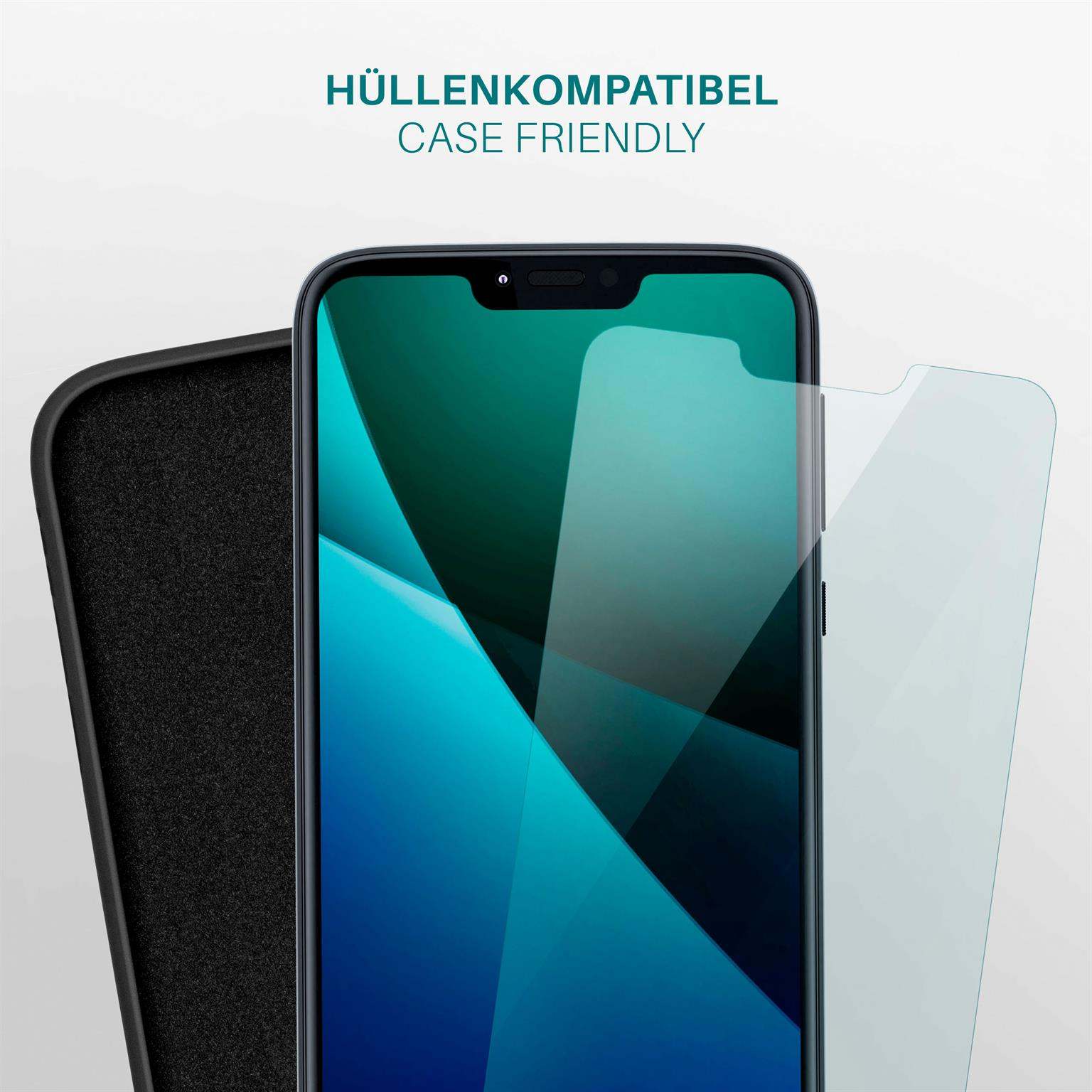 Ein Smartphone mit angebrachter Displayschutzfolie und einer Handyhülle, Nahaufnahme.