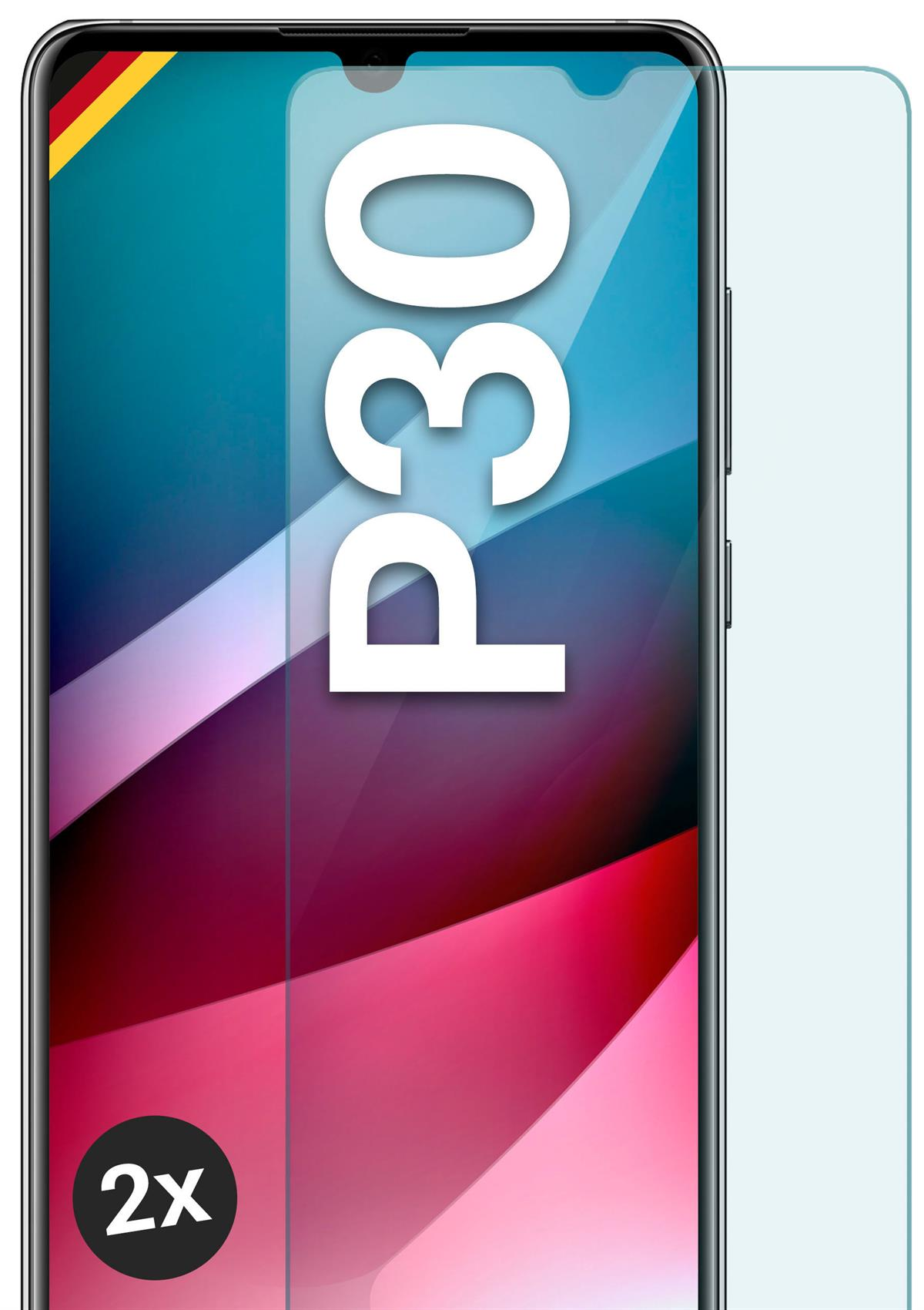 Smartphone mit Displayschutz. Der Bildschirm zeigt "P30". Blauer und roter Hintergrund.