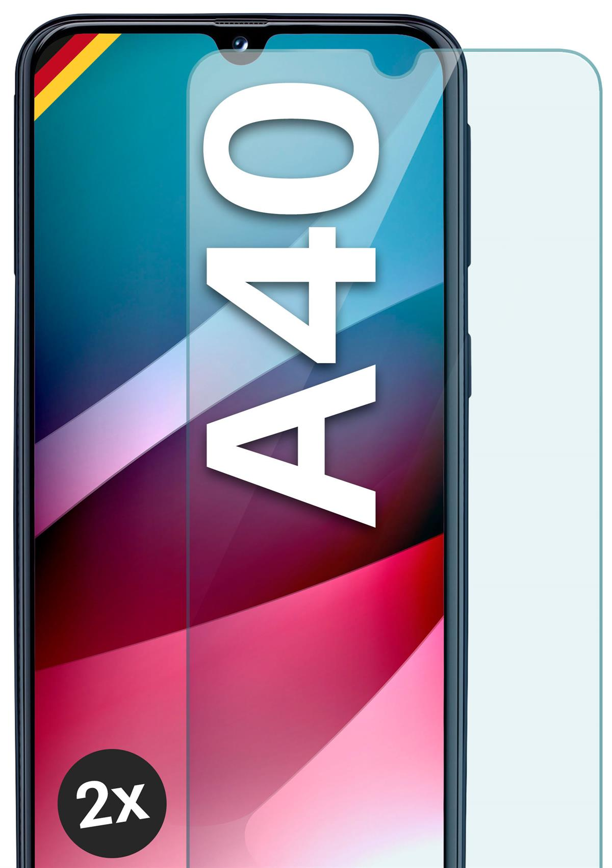 Telefon mit Schutzfolie, A40 Text auf dem Bildschirm, blauer Hintergrund.