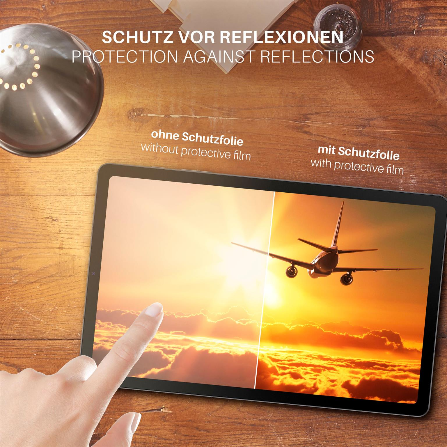 Ein Tablet zeigt einen Sonnenuntergang und ein Flugzeug. Die linke Seite hat keinen Schutz, die rechte hat Schutz.