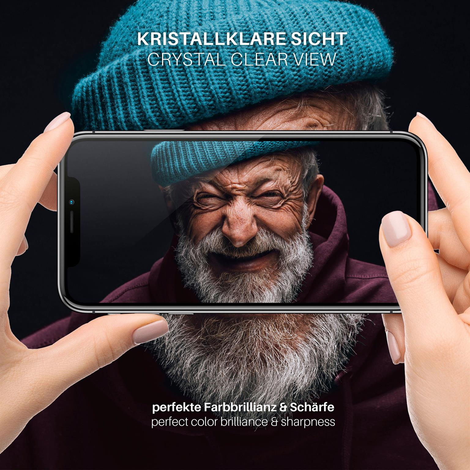 Hände halten ein Telefon, das einen lächelnden Mann zeigt. Text oben: Kristallklare Sicht.