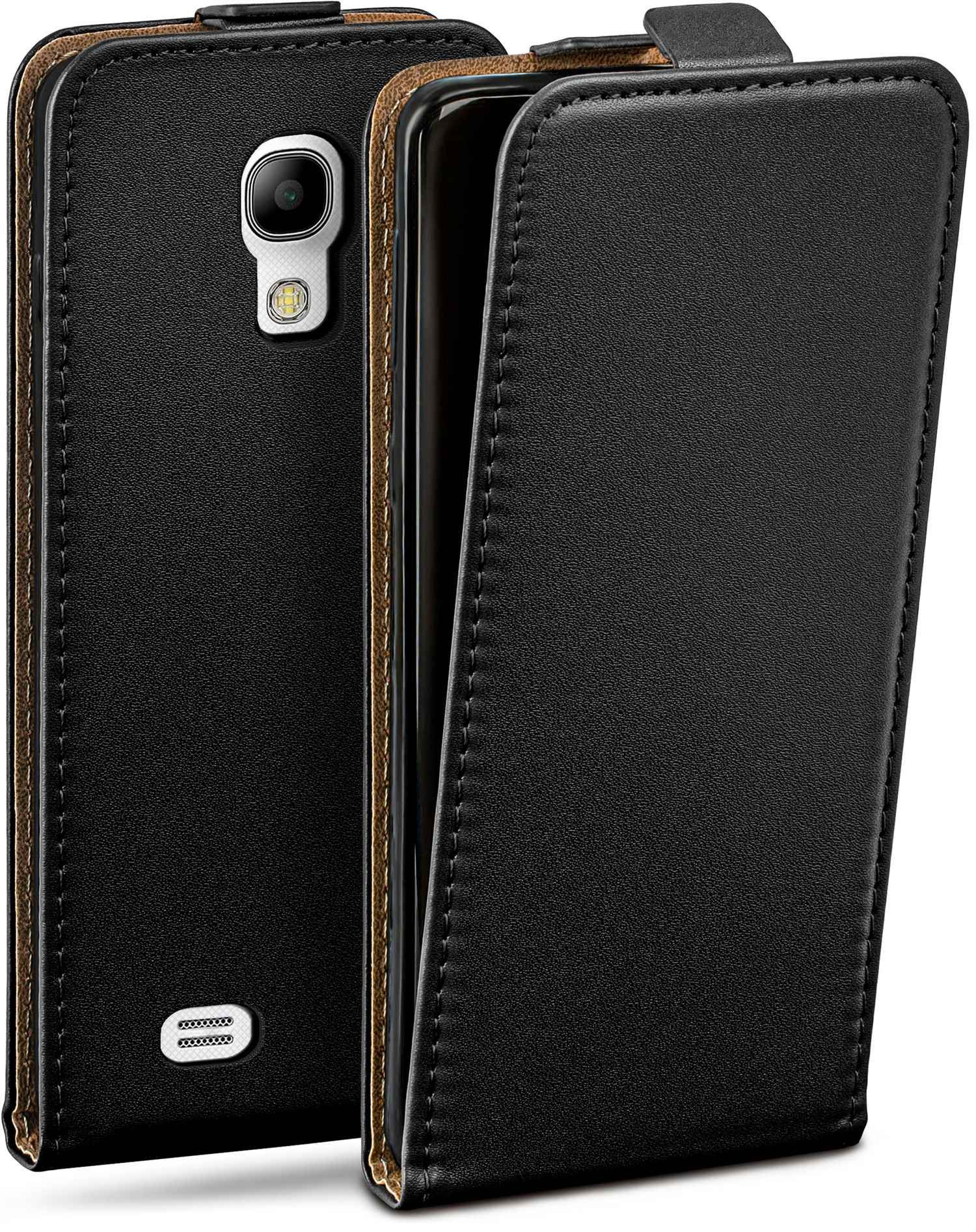 Schwarze Leder-Handyhülle, offen, ein Telefon zeigend. Braune Kante, Kamera und Logo.