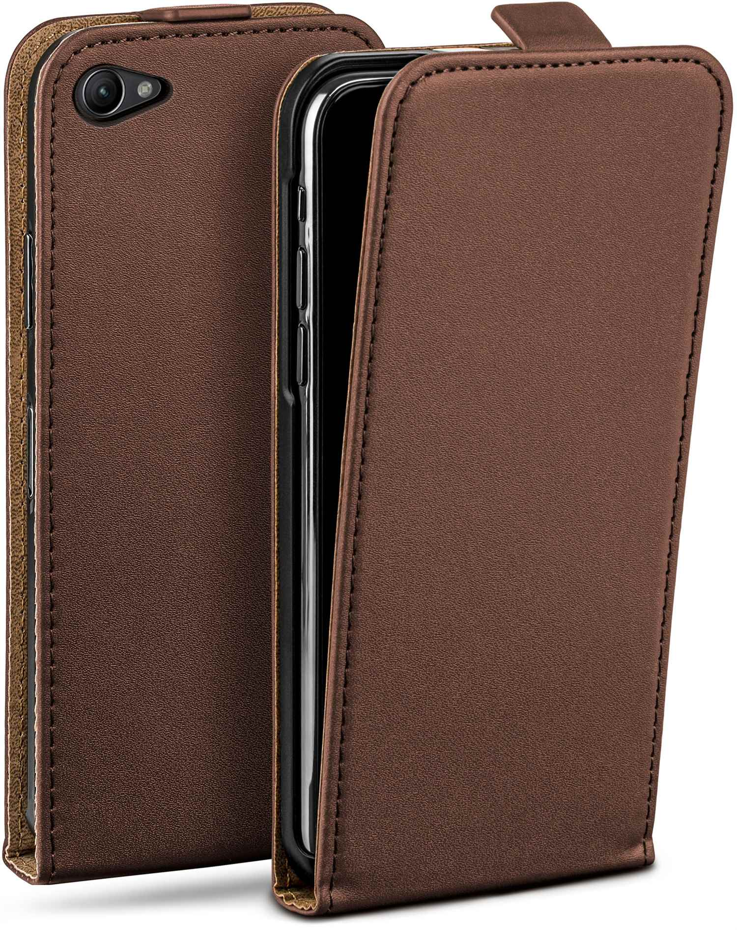 Braune Leder-Handyhülle, geöffnet, zeigt ein Telefon. Die Hülle hat ein Nahtdesign und eine Seitenklappe.