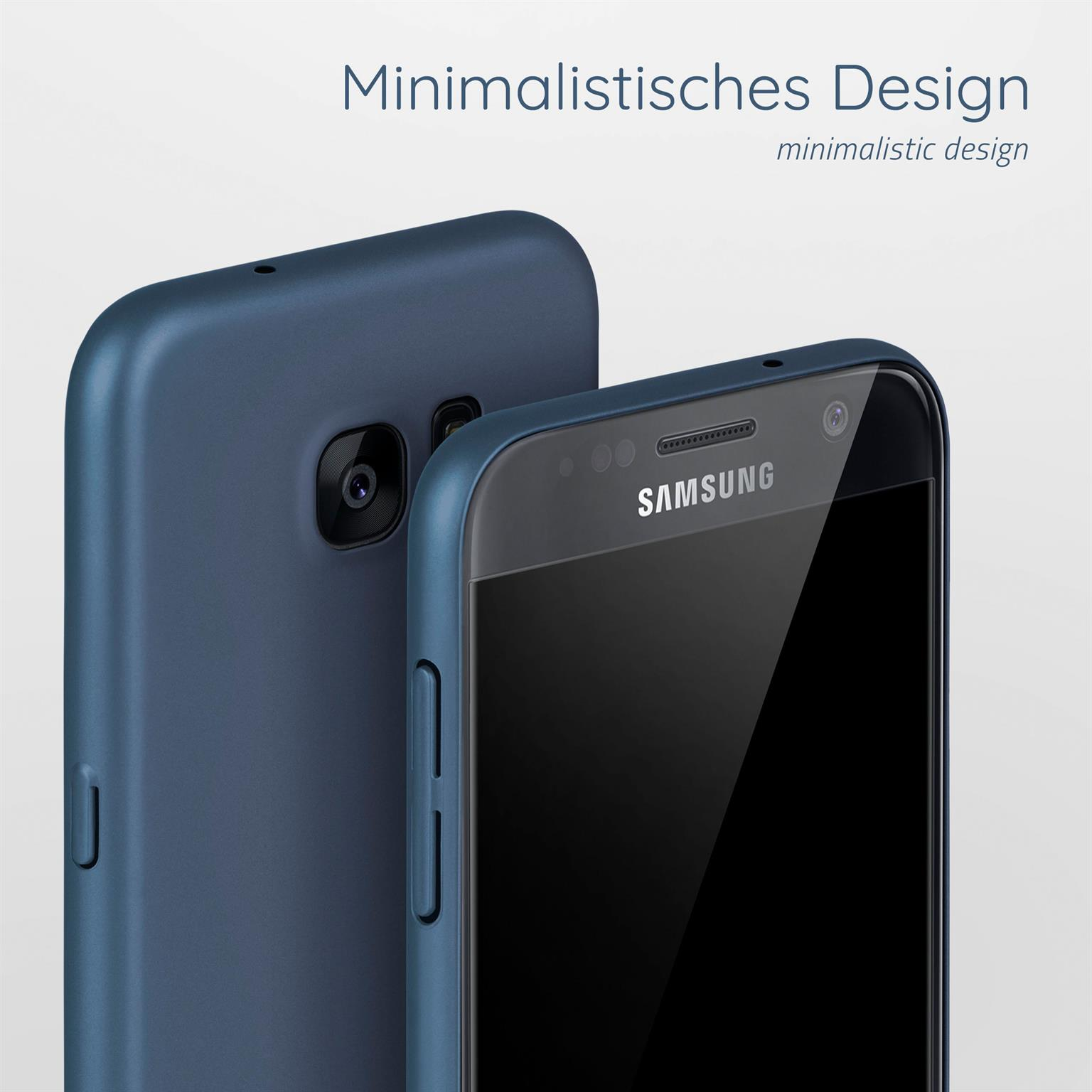 Zwei blaue Telefone, eines mit Hülle, das andere ohne, auf weißem Hintergrund.