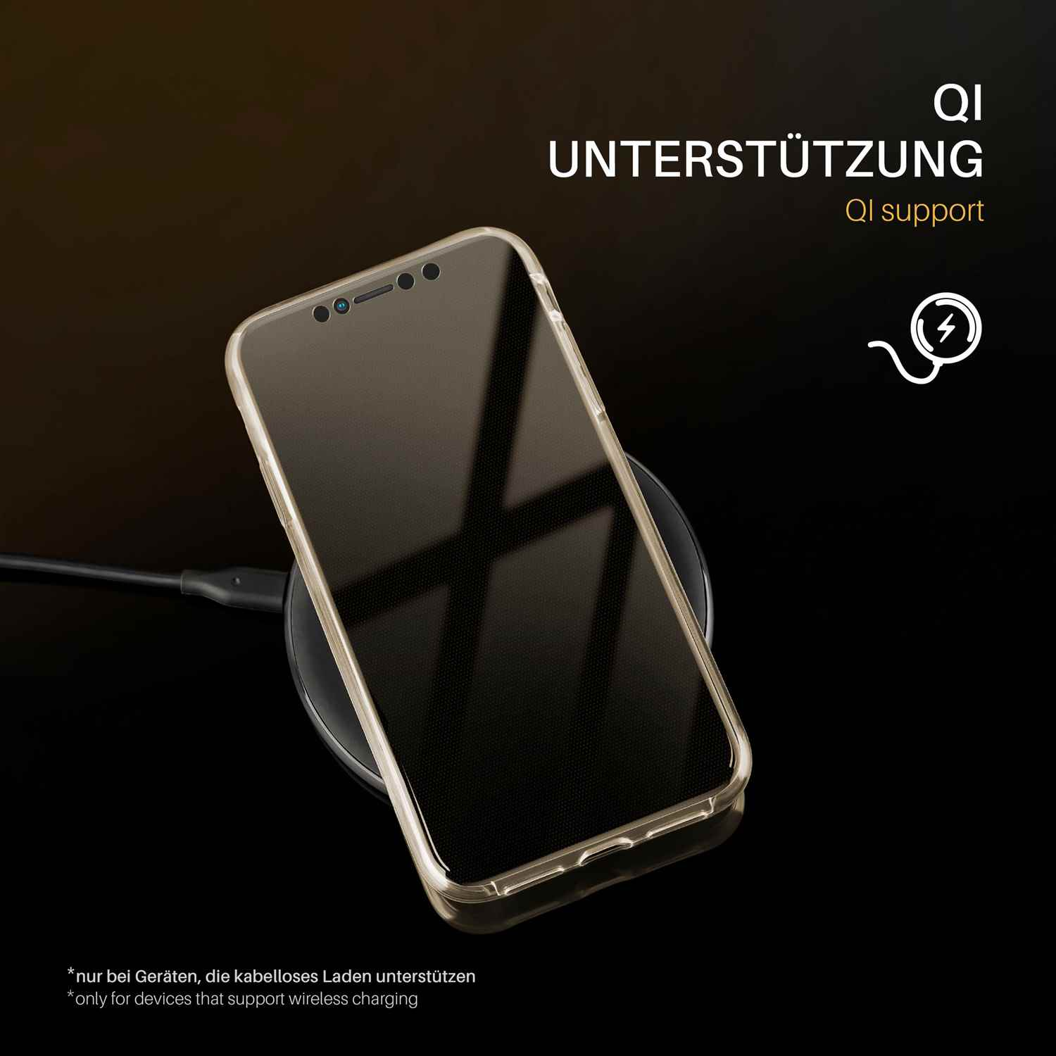 Telefon auf kabellosem Ladegerät. Text: QI-Unterstützung. Goldene Handyhülle. Schwarzer Hintergrund.