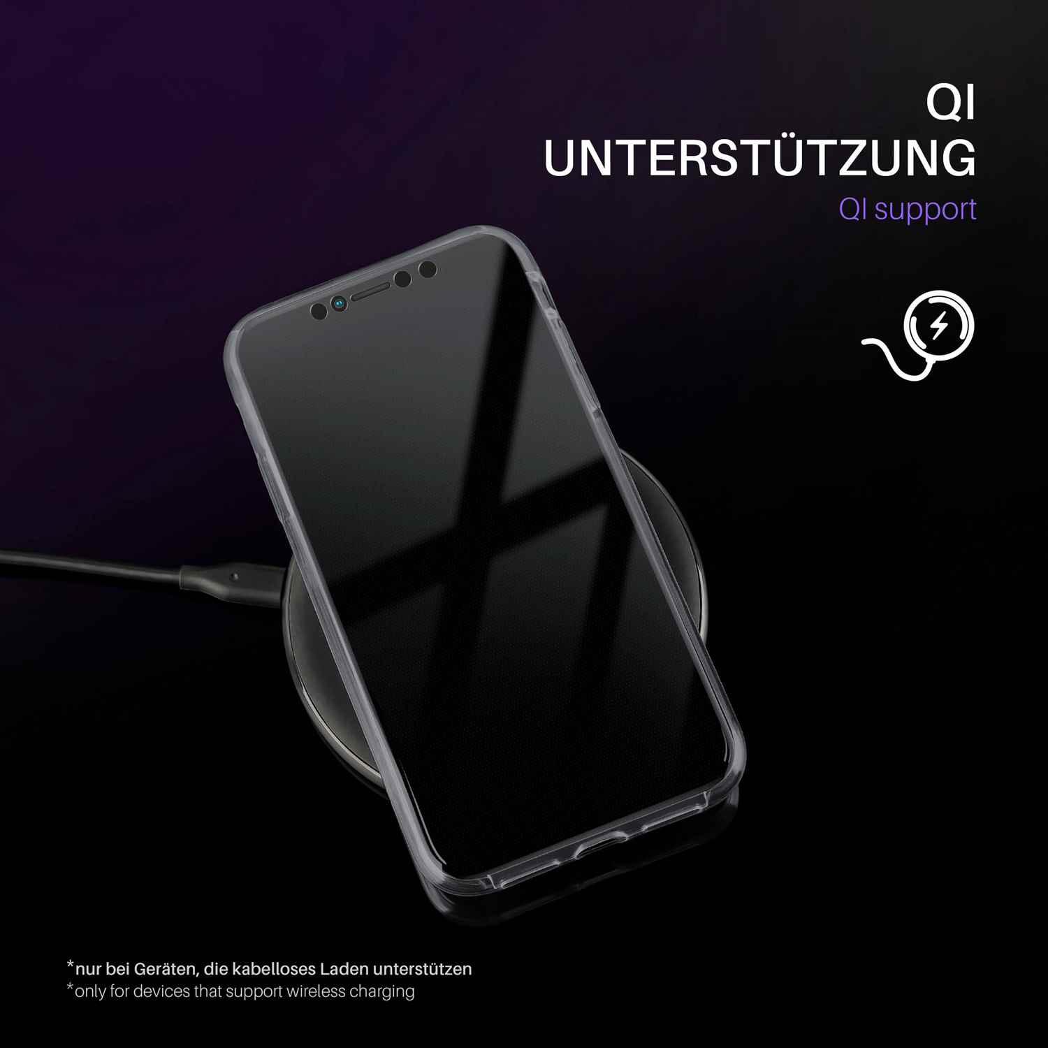 Transparente Handyhülle auf kabellosem Ladegerät. Schwarzer Hintergrund. Qi-Unterstützung.
