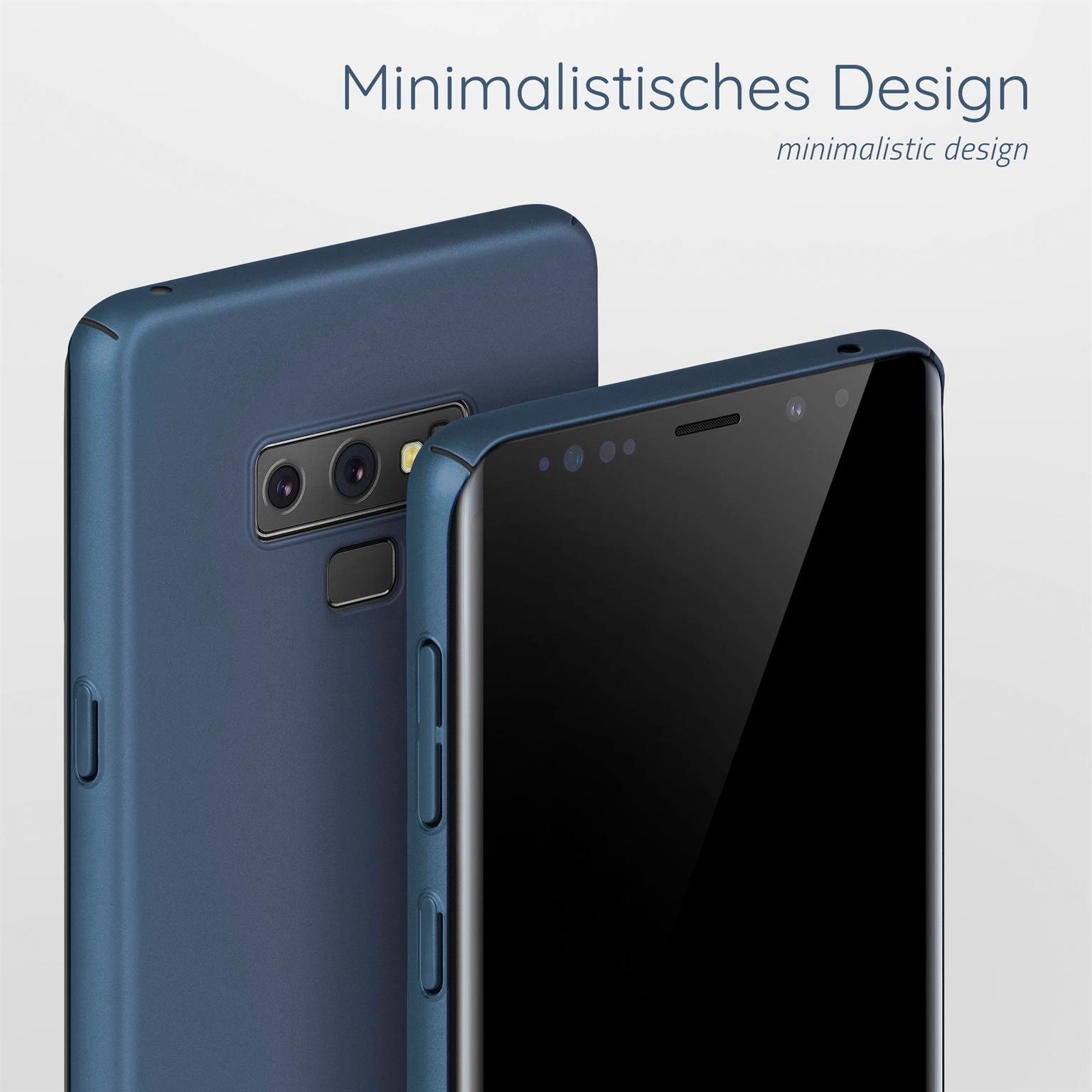 Blaue Handyhülle auf weißem Hintergrund. Minimalistisches Design. Der Bildschirm ist schwarz.