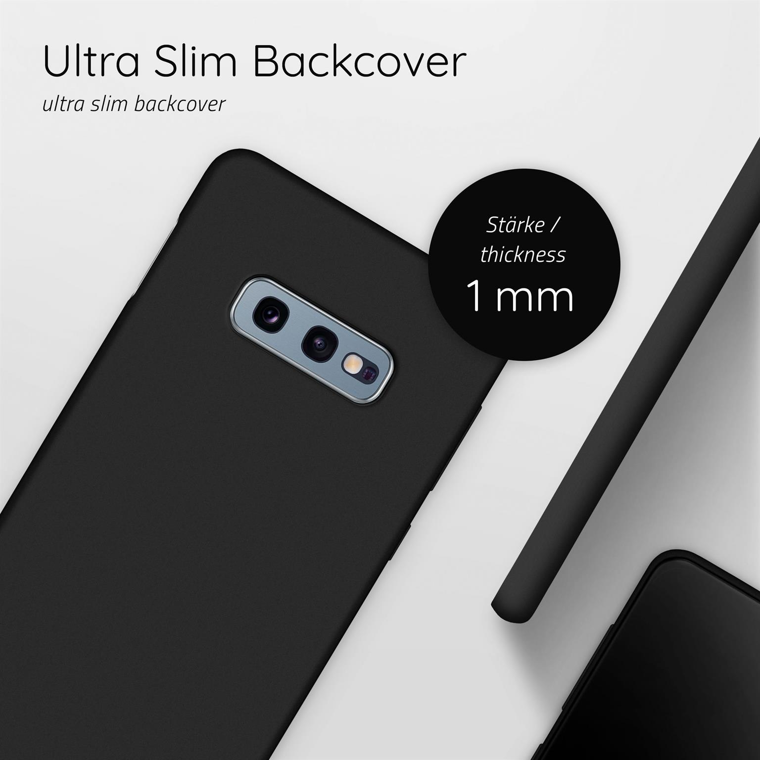 Schwarze Handyhülle mit Telefon. Die Dicke des Gehäuses wird mit einer Nahaufnahme von 1 mm hervorgehoben.