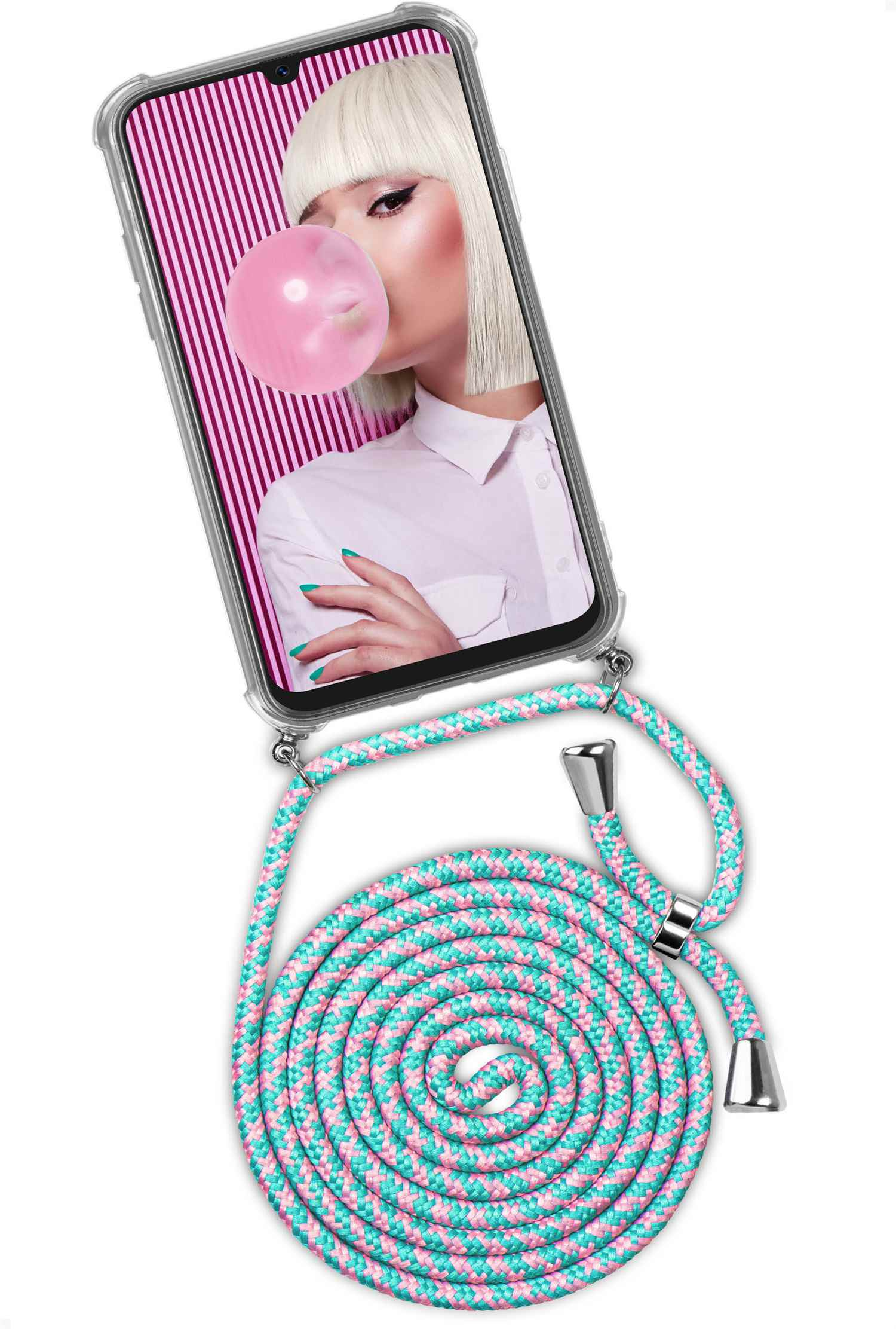 Telefon mit Frau, die Kaugummi bläst. Pinkes und blaugrünes Umhängeband befestigt. Weißer Hintergrund.