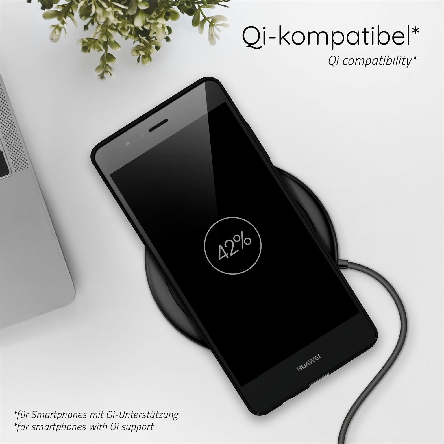 Ein schwarzes Telefon, das drahtlos auf einem Pad geladen wird. Der Bildschirm zeigt 42 %. Text: Qi-Kompatibilität.