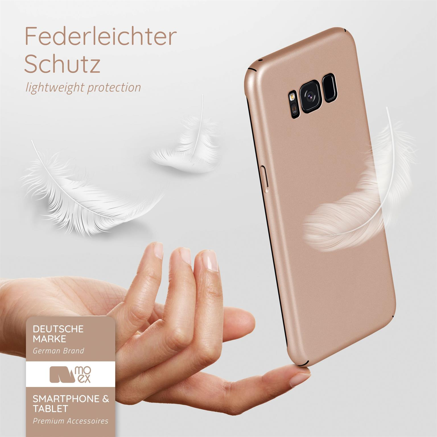 Eine goldene Handyhülle mit Federn, die darum schweben. Text: Leichter Schutz.