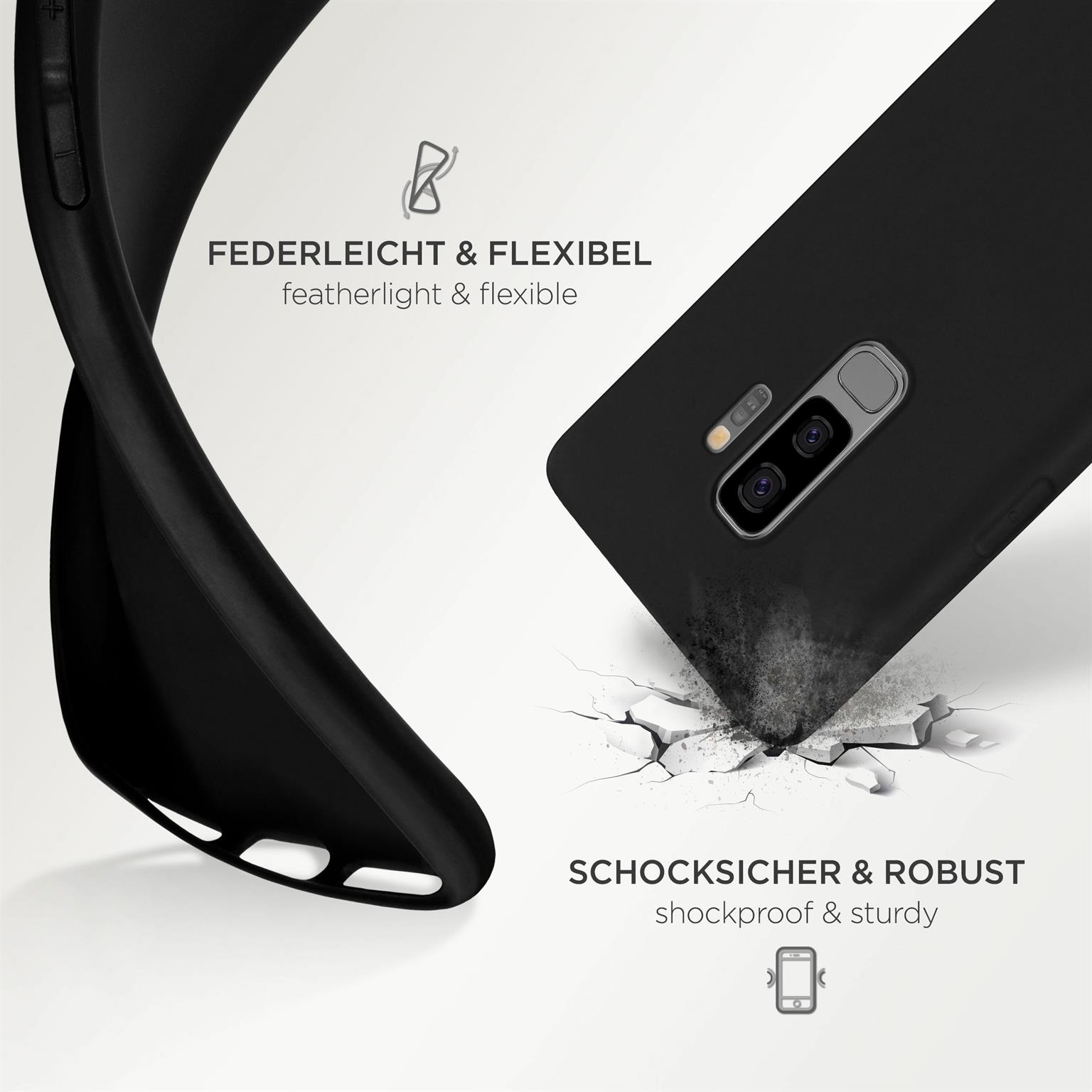 Schwarze Handyhülle wird gebogen. Zeigt Flexibilität. Weißer Hintergrund mit Rissen.