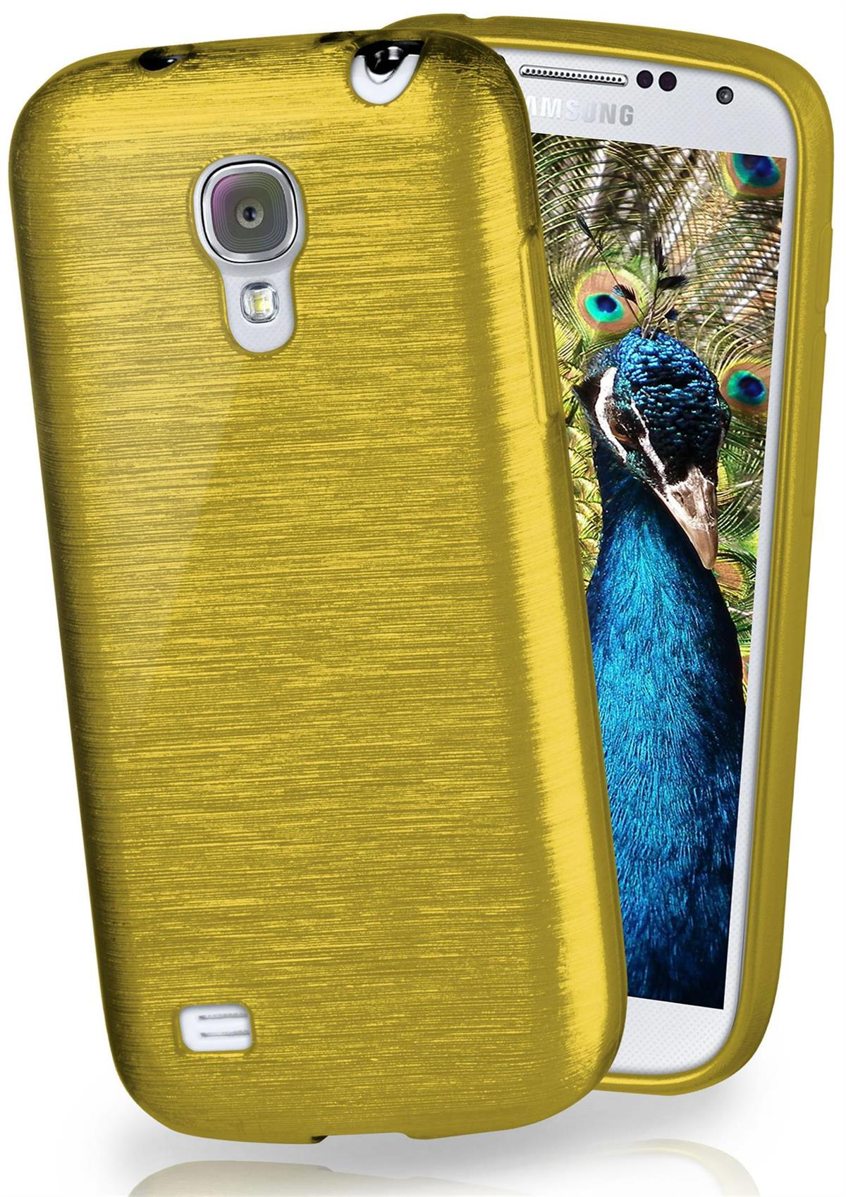 Goldene Handyhülle mit strukturierter Oberfläche. Das Telefon zeigt einen Pfau mit gespreizten Federn.