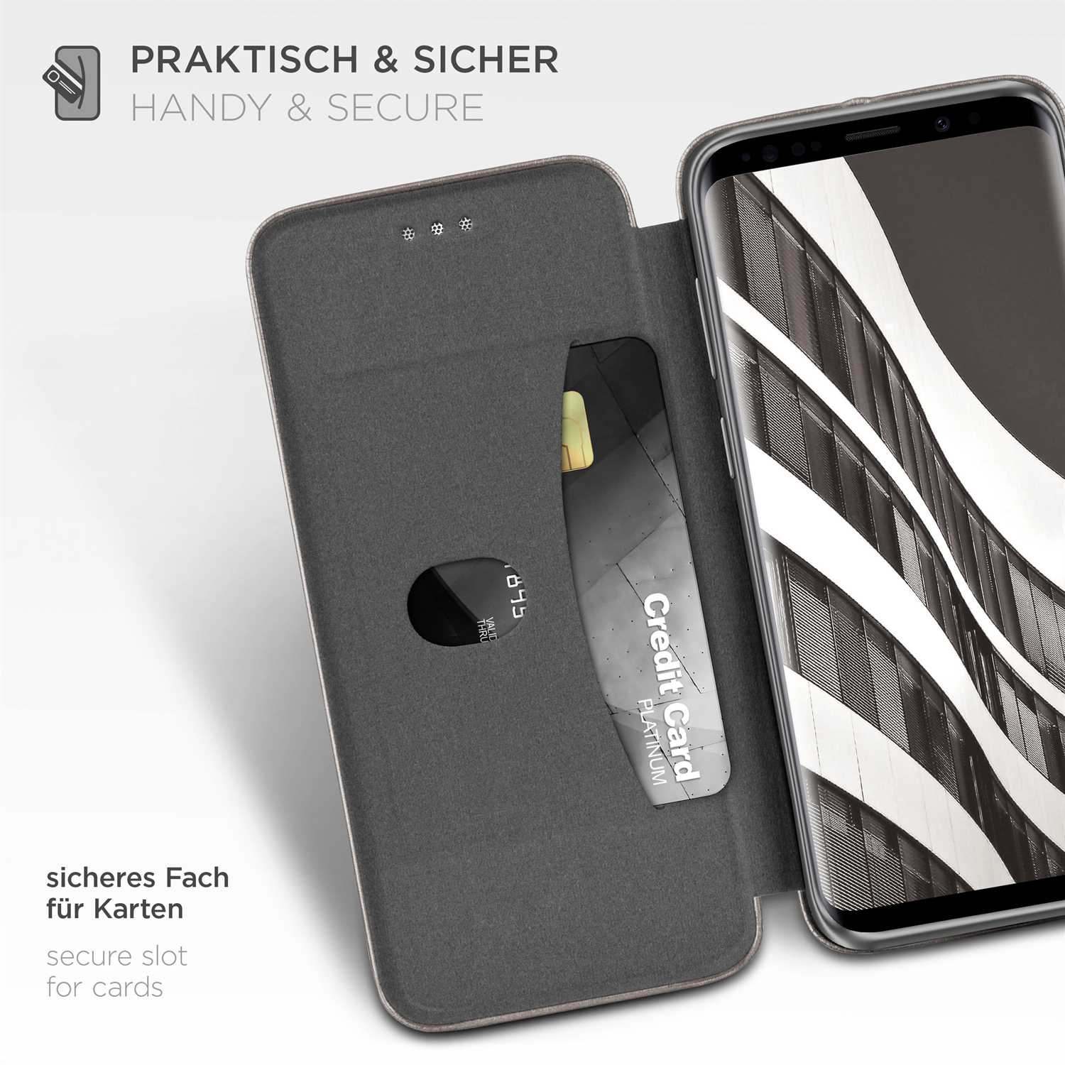 Geöffnete Handyhülle mit Kreditkarte im Inneren. Telefon ist im Hintergrund sichtbar.