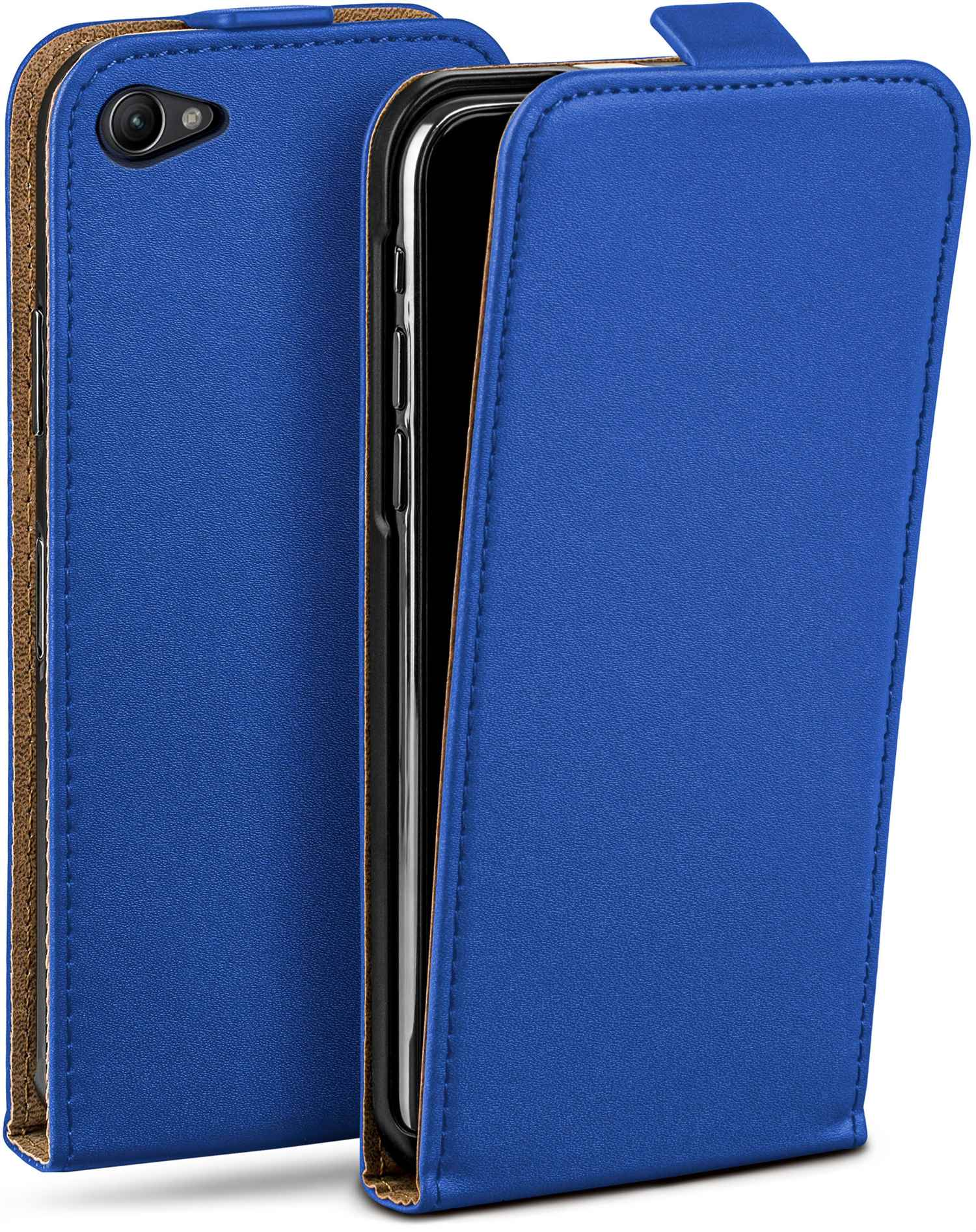 Blaue Handyhülle, offen, zeigt ein Telefon im Inneren. Braunes Innenfutter.