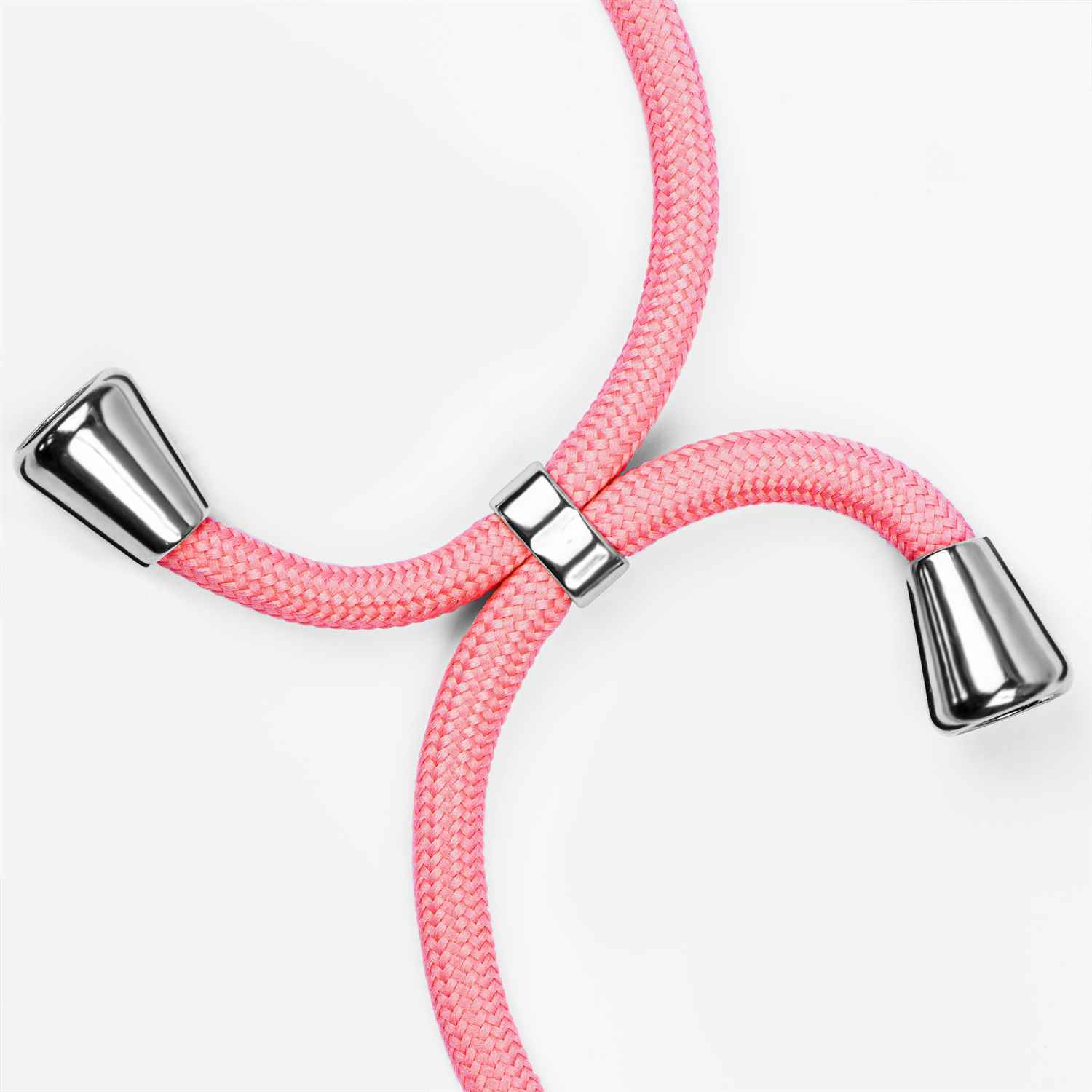 Nahaufnahme einer bunten Handykordel mit Metallenden.