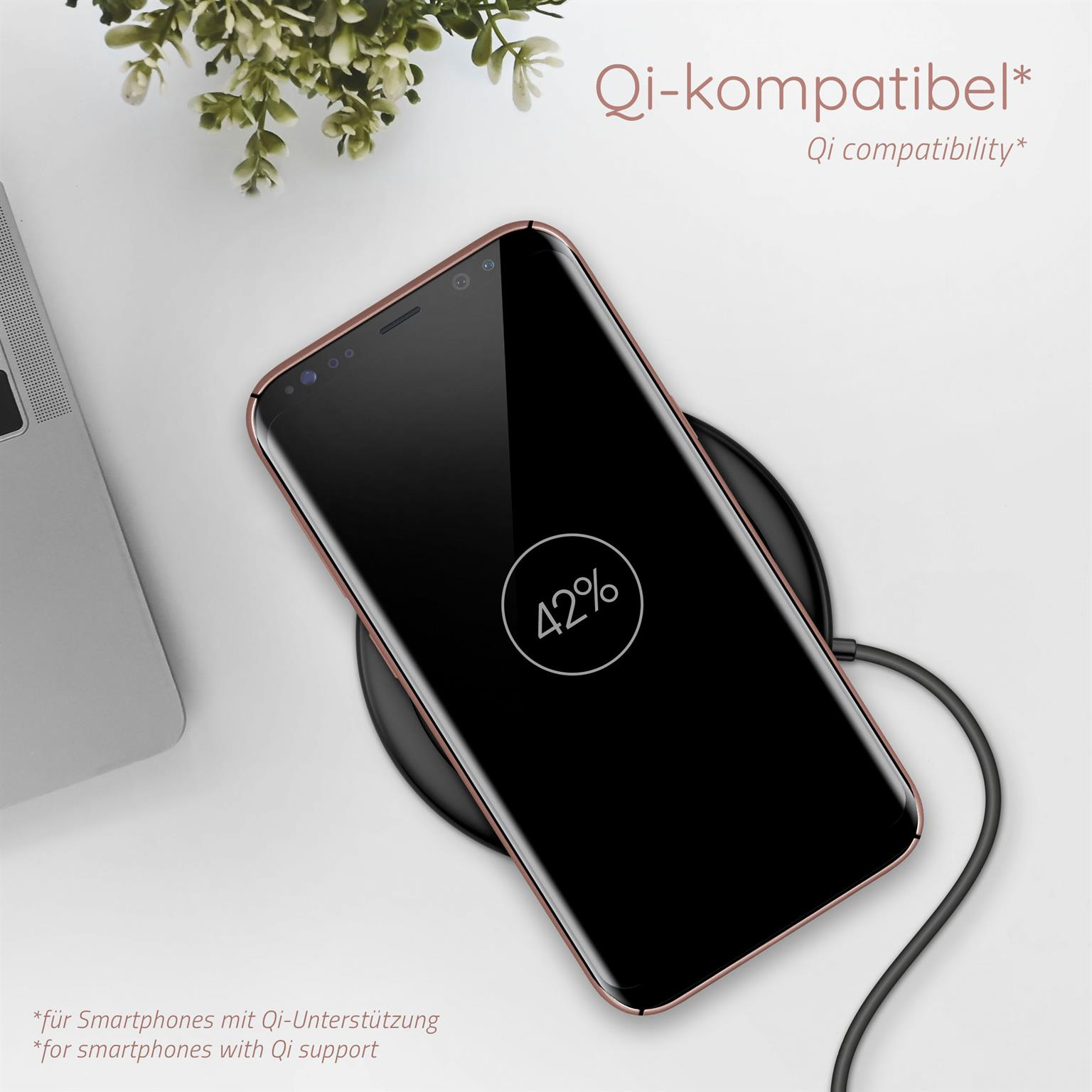 Telefon auf kabellosem Ladegerät. Bildschirm zeigt 42% Akkuladung.