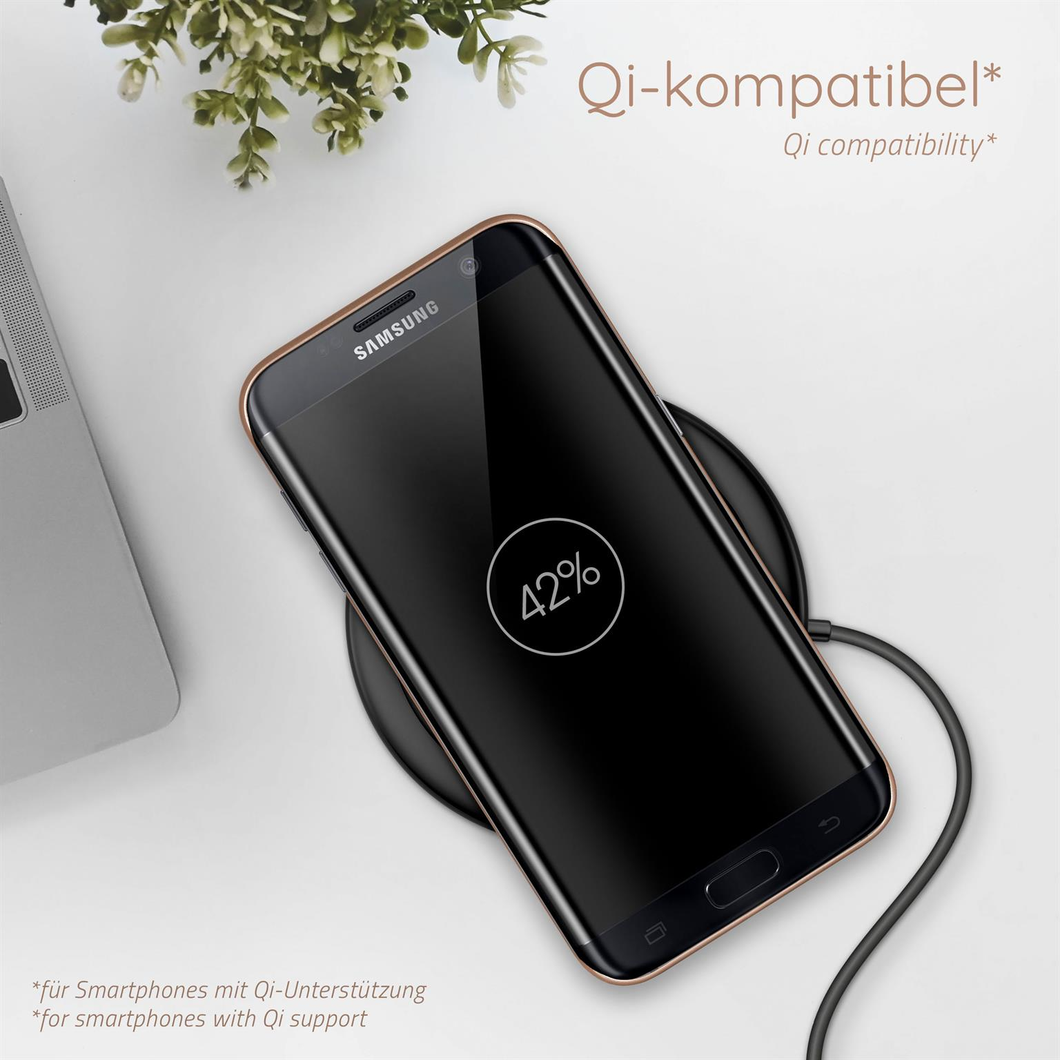 Telefon auf kabellosem Ladegerät, zeigt 42% Batterieladung.