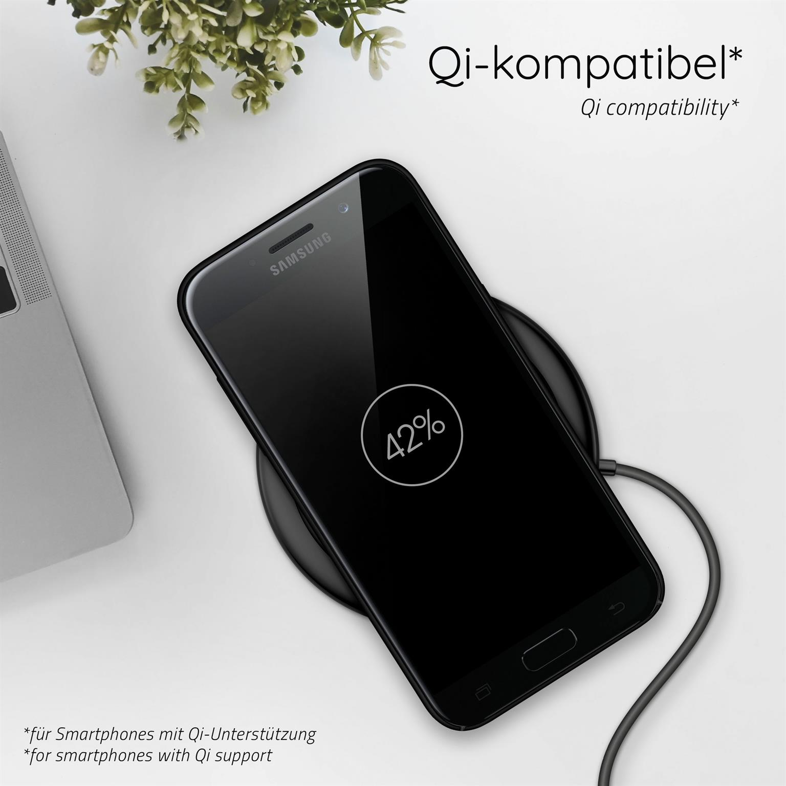 Schwarzes Telefon auf kabellosem Ladegerät. Anzeige zeigt 42 %. Text: Qi-kompatibel.