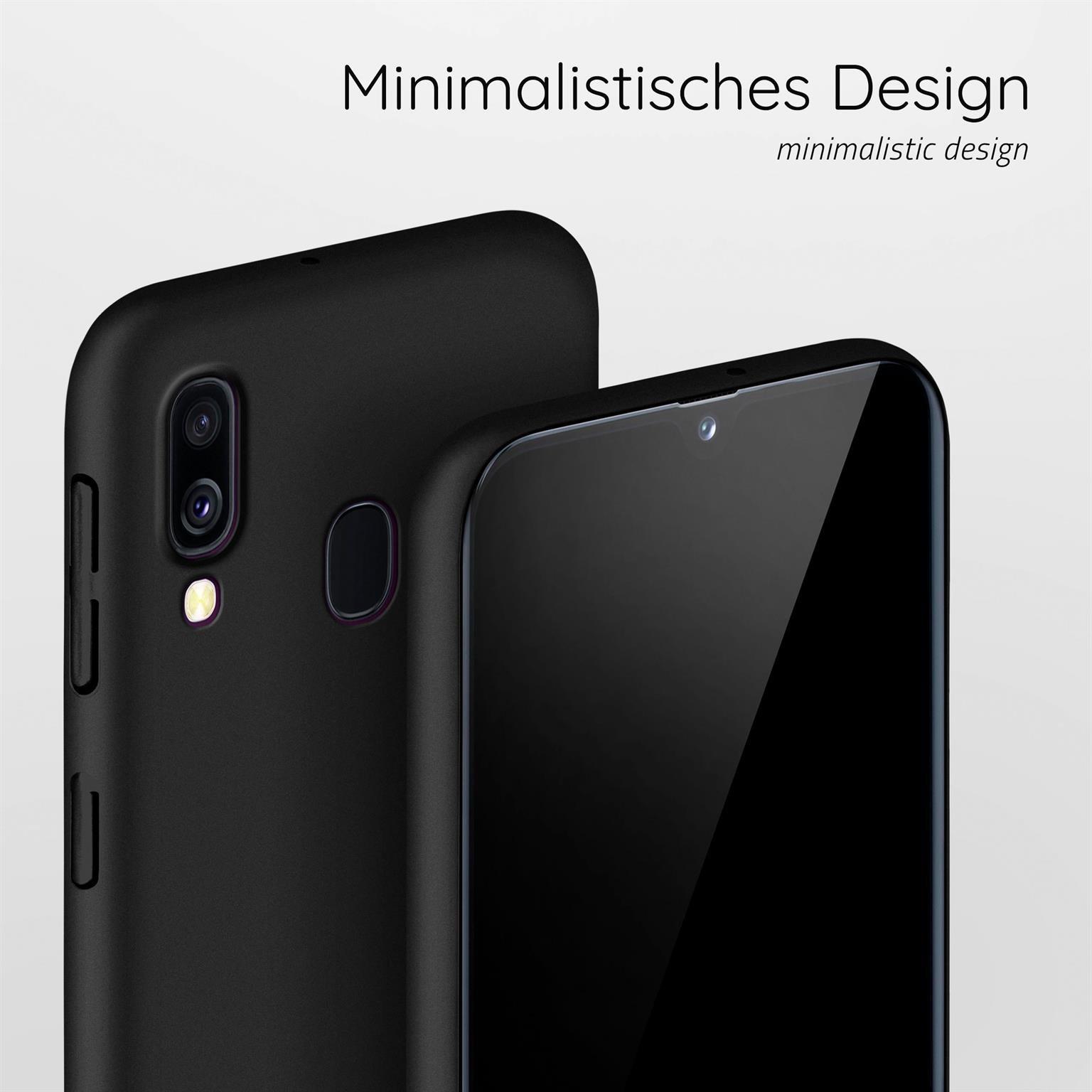 Zwei schwarze Telefone: eine Handyhülle und ein Telefon, das seinen Bildschirm zeigt. Der Hintergrund ist schlicht.