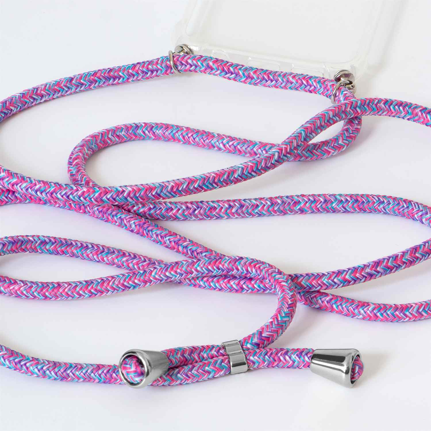 Nahaufnahme eines blau-rosa geflochtenen Telefon-Lanyards mit silberfarbenen Metallakzenten.