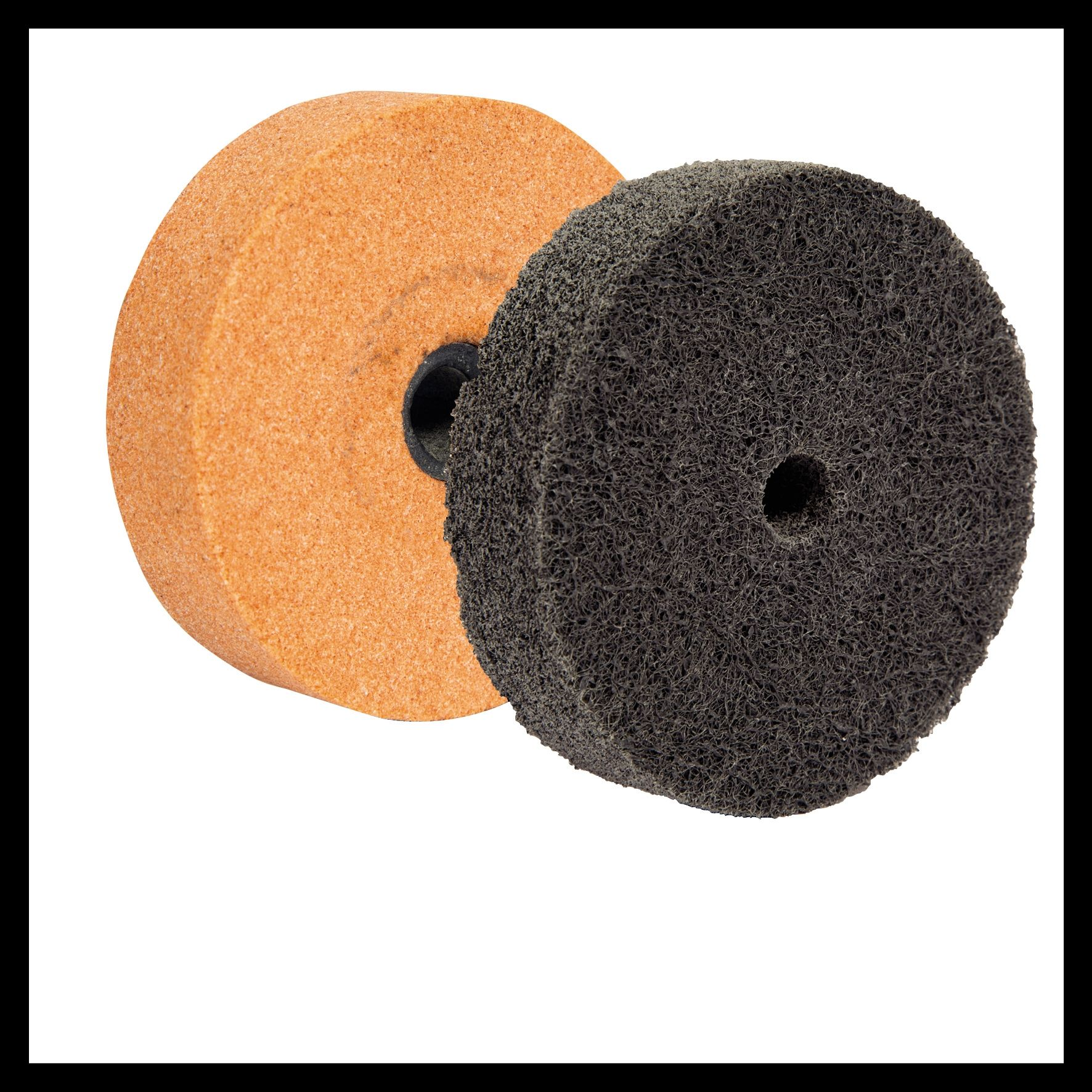 Due mole abrasive: una arancione, una nera e porosa. Vista angolata.