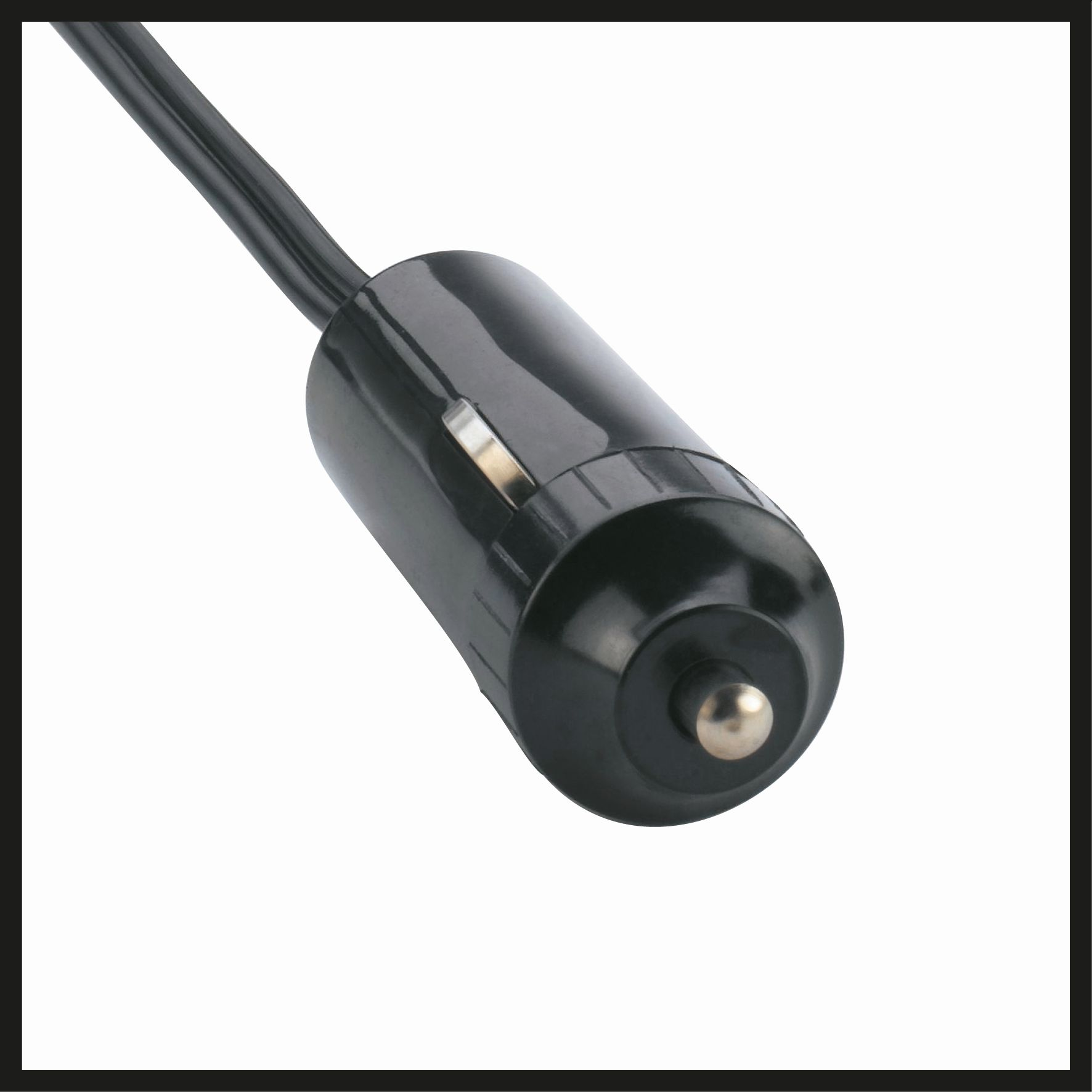 Schwarzer Zigarettenanzünderadapter mit schwarzem Kabel. Chromspitze und Kunststoffgehäuse.
