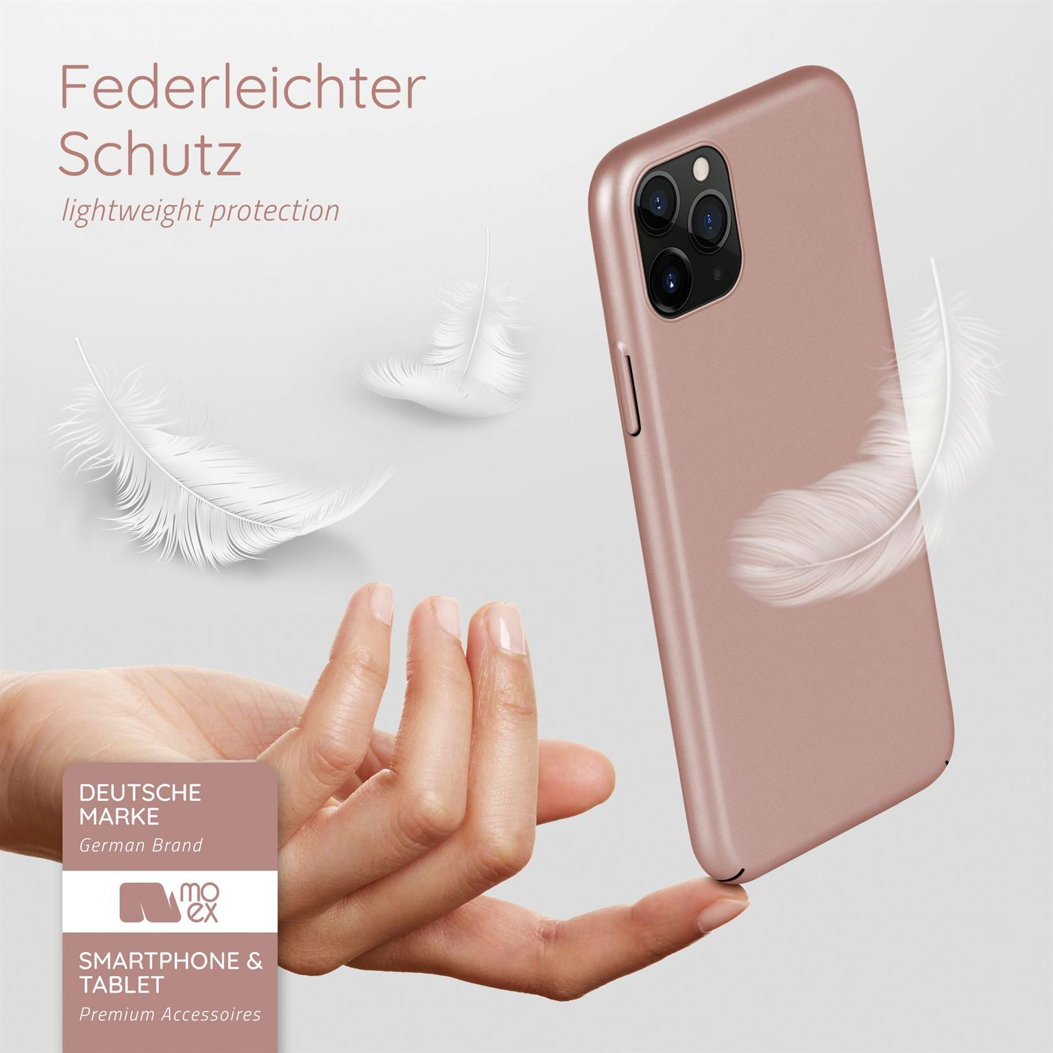 Roségoldenes Handycase mit Federn. Das Case befindet sich auf einer hellen Oberfläche, mit Text.