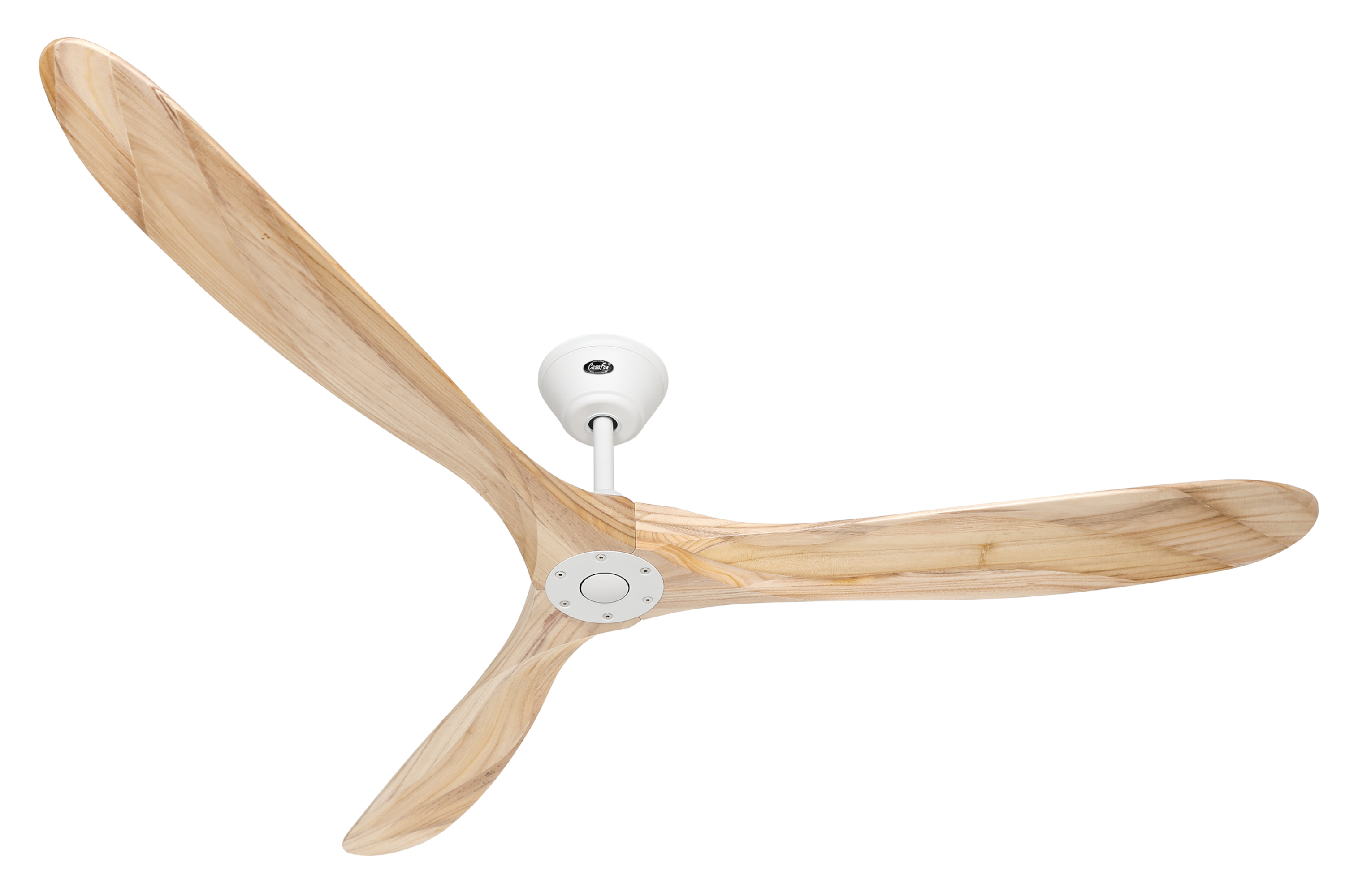Ventilatore da soffitto a tre pale in legno chiaro, motore e supporto bianchi, su sfondo bianco.