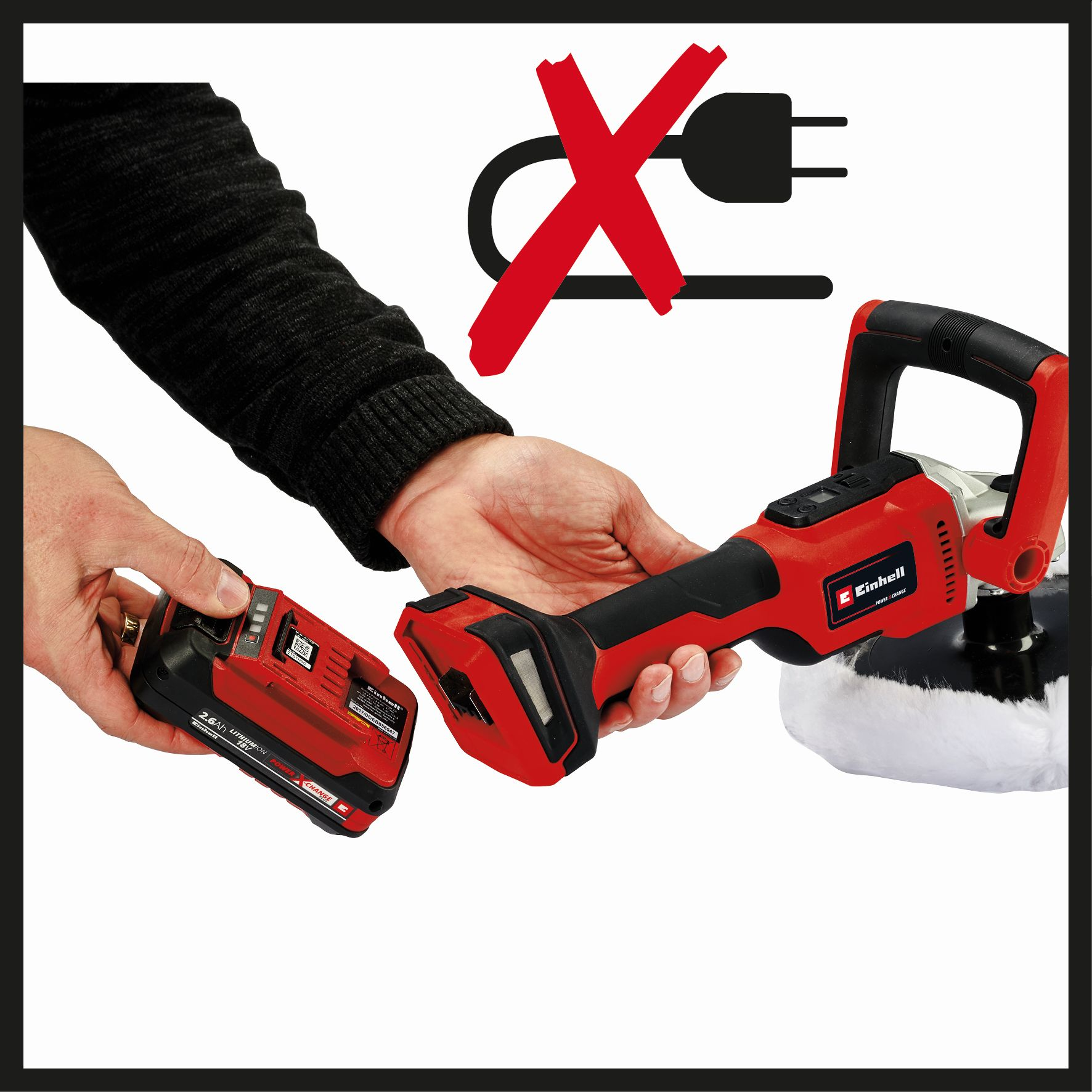 Hände halten einen roten Polierer und einen Akku, mit einem Ohne-Stecker-Symbol.