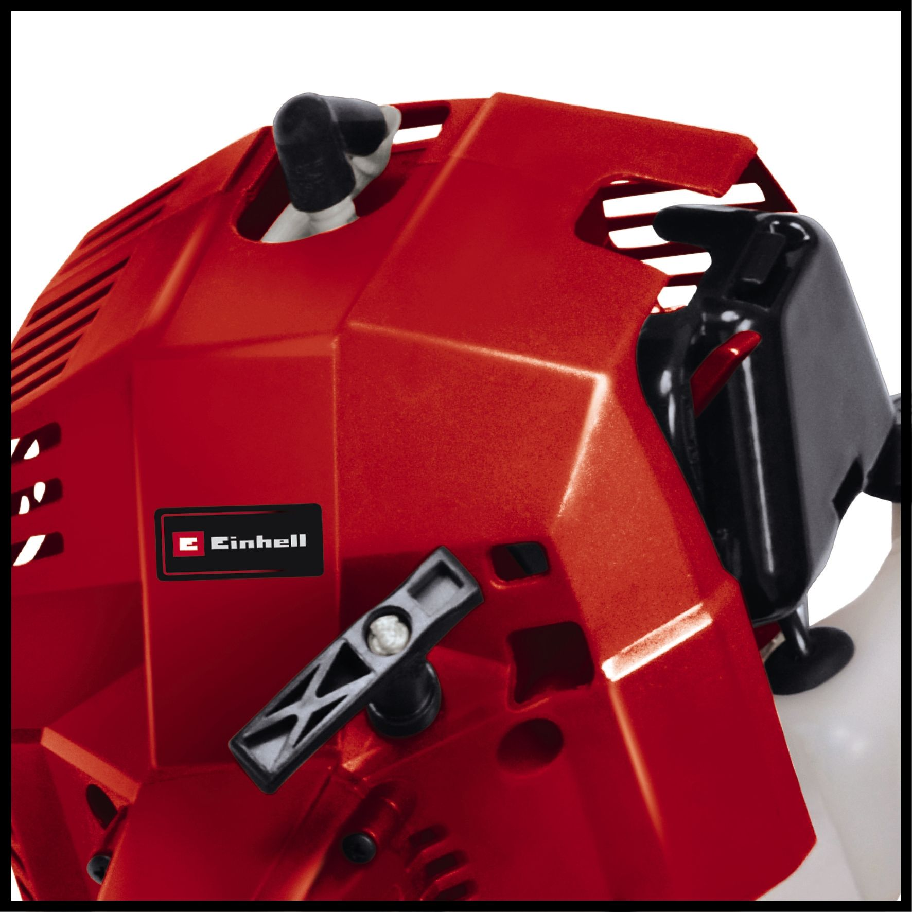 Rotes Motorgehäuse mit schwarzen Komponenten. Verfügt über einen schwarzen Griff und das Einhell-Logo.