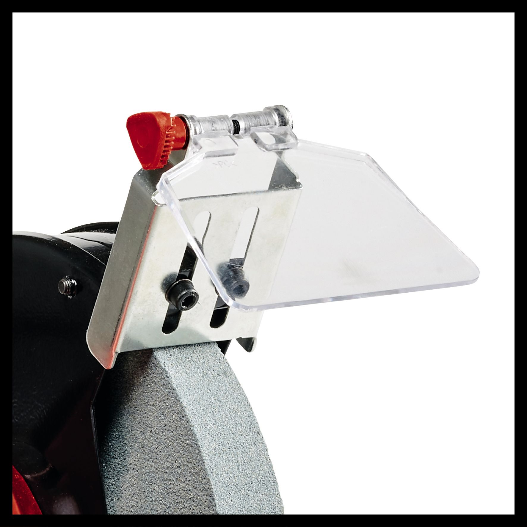 Zbliżenie na tarczę szlifierską z osłoną bezpieczeństwa i czerwonym pokrętłem regulacji.