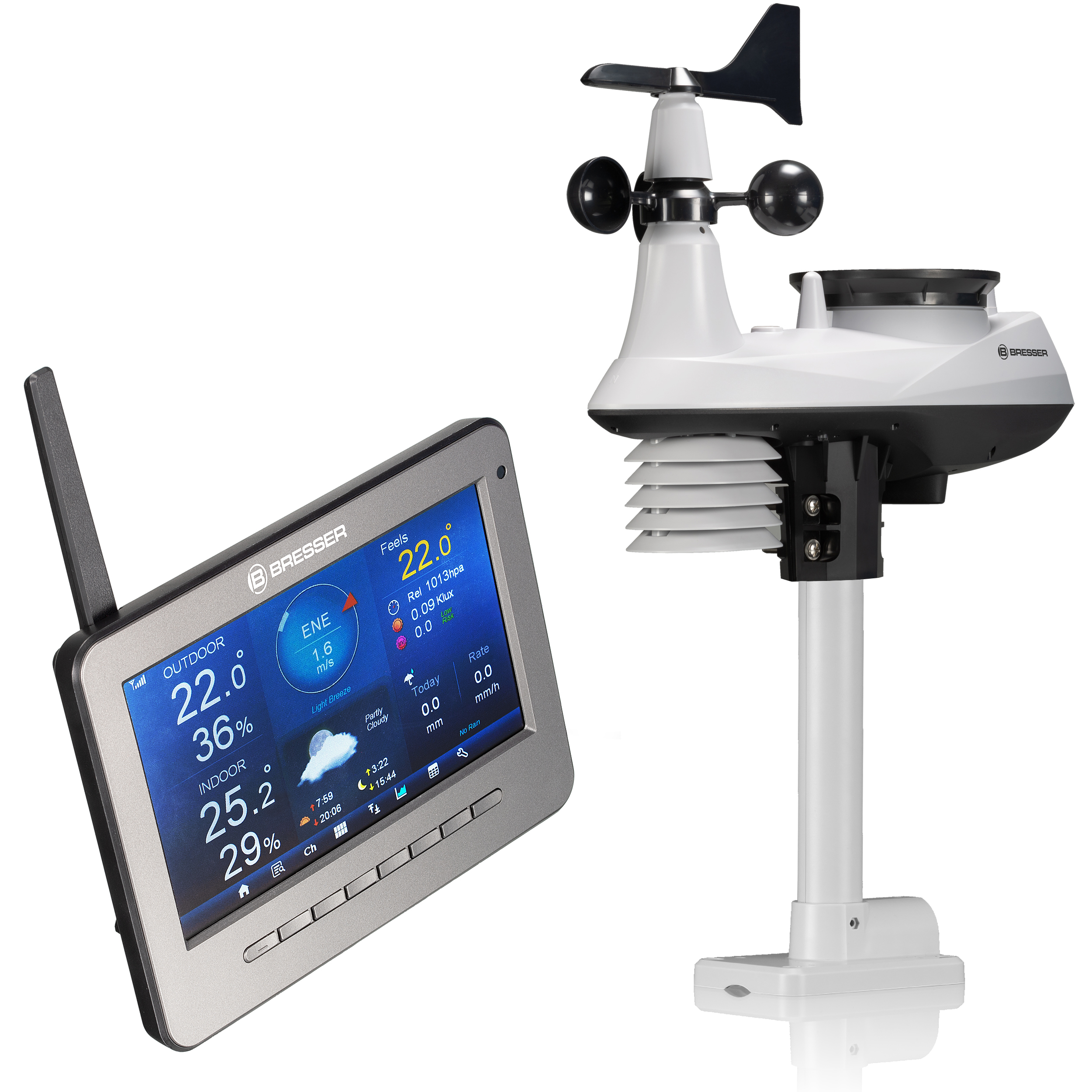 Wetterstation mit Display und Außensensor, vor weißem Hintergrund.