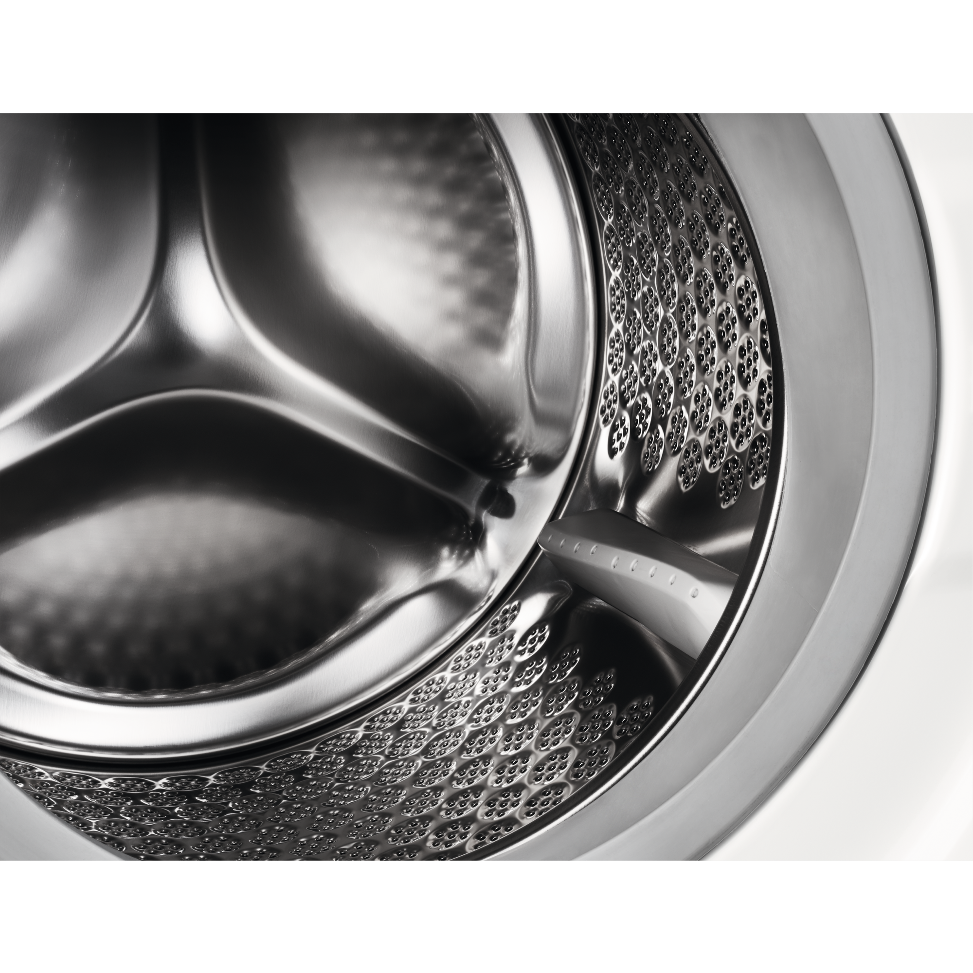 Zbliżenie bębna pralki z otworami.