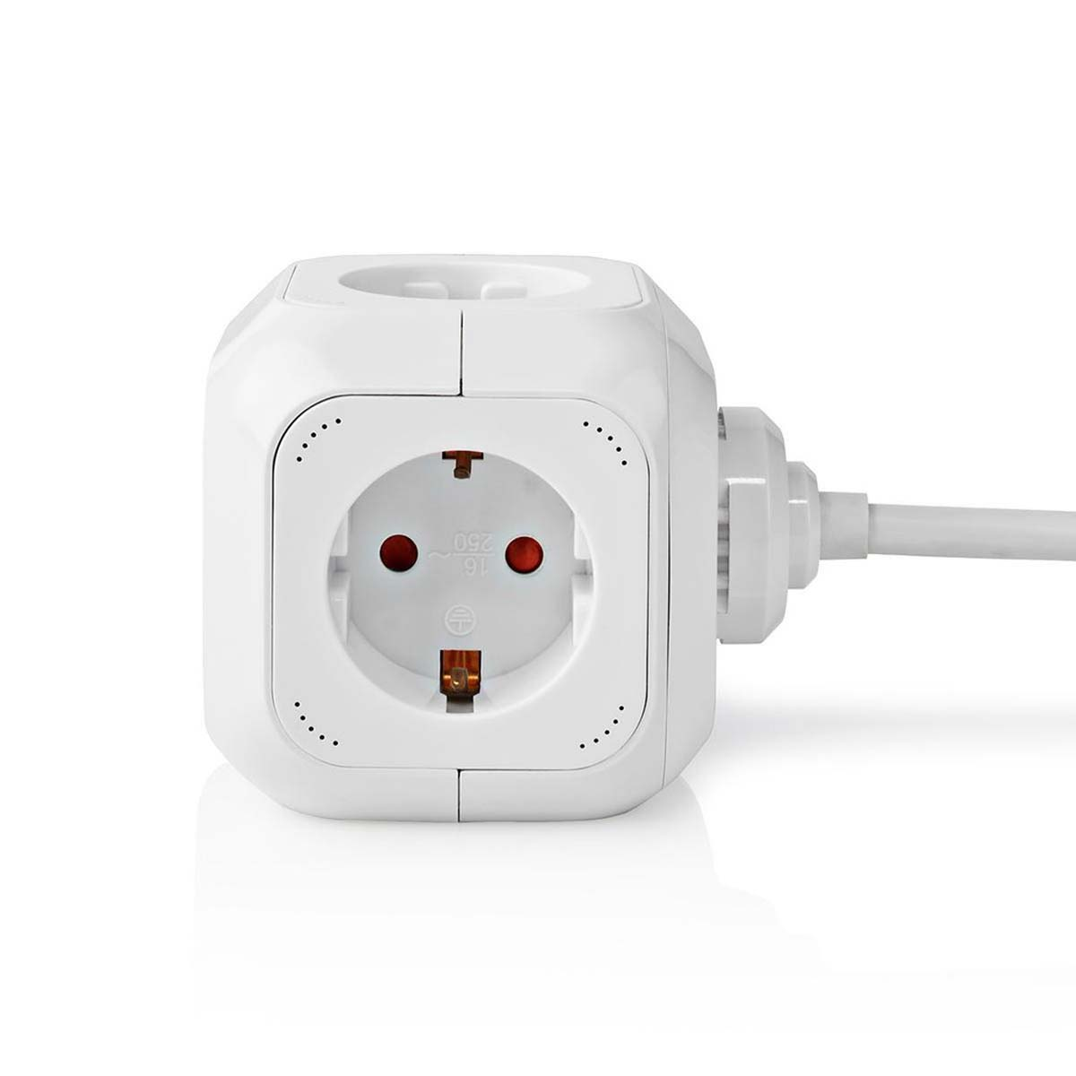 Białe gniazdo z trzema gniazdami.