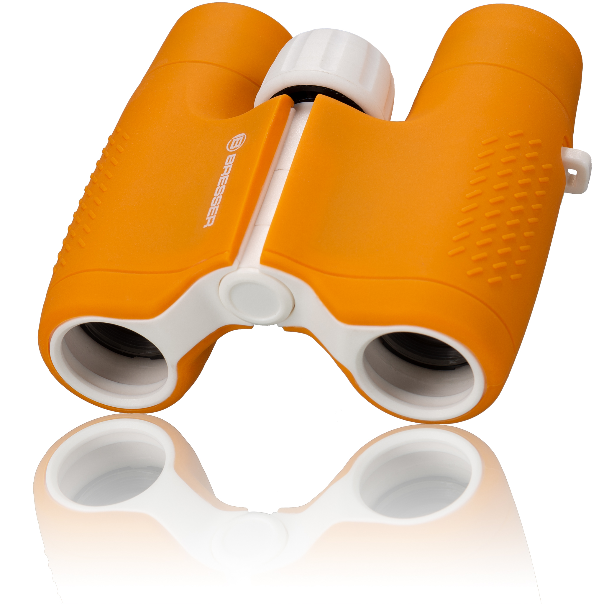 Orangefarbenes Fernglas auf weißer Oberfläche mit Spiegelung.