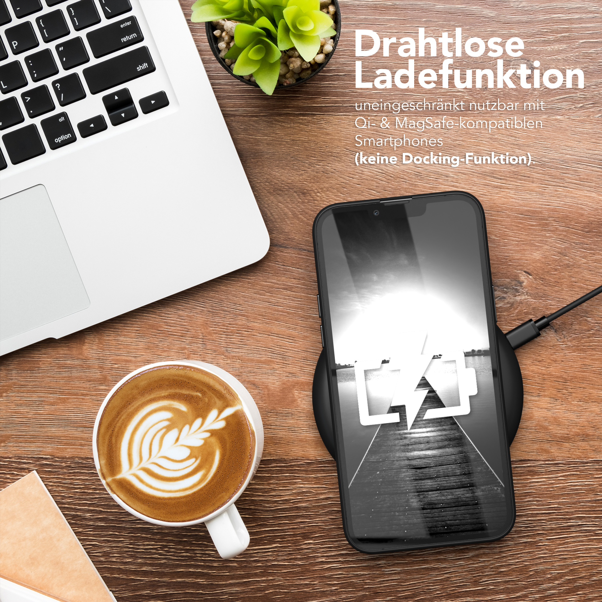 Ein Schreibtisch mit Laptop, Kaffeetasse und Telefon, das auf einem kabellosen Ladegerät geladen wird. Text: Kabelloses Laden.