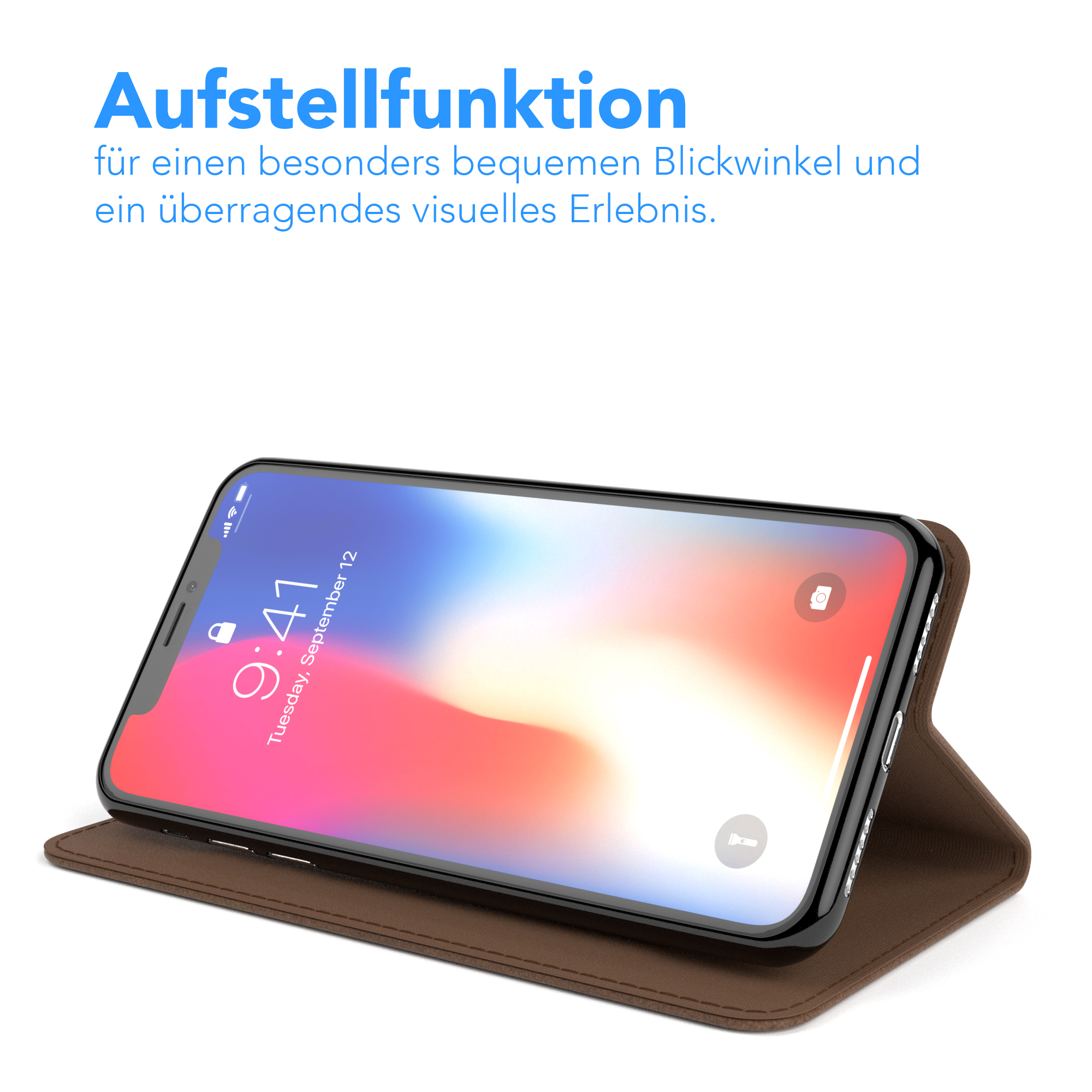 Eine braune Handyhülle mit einem ausgestellten Telefon.