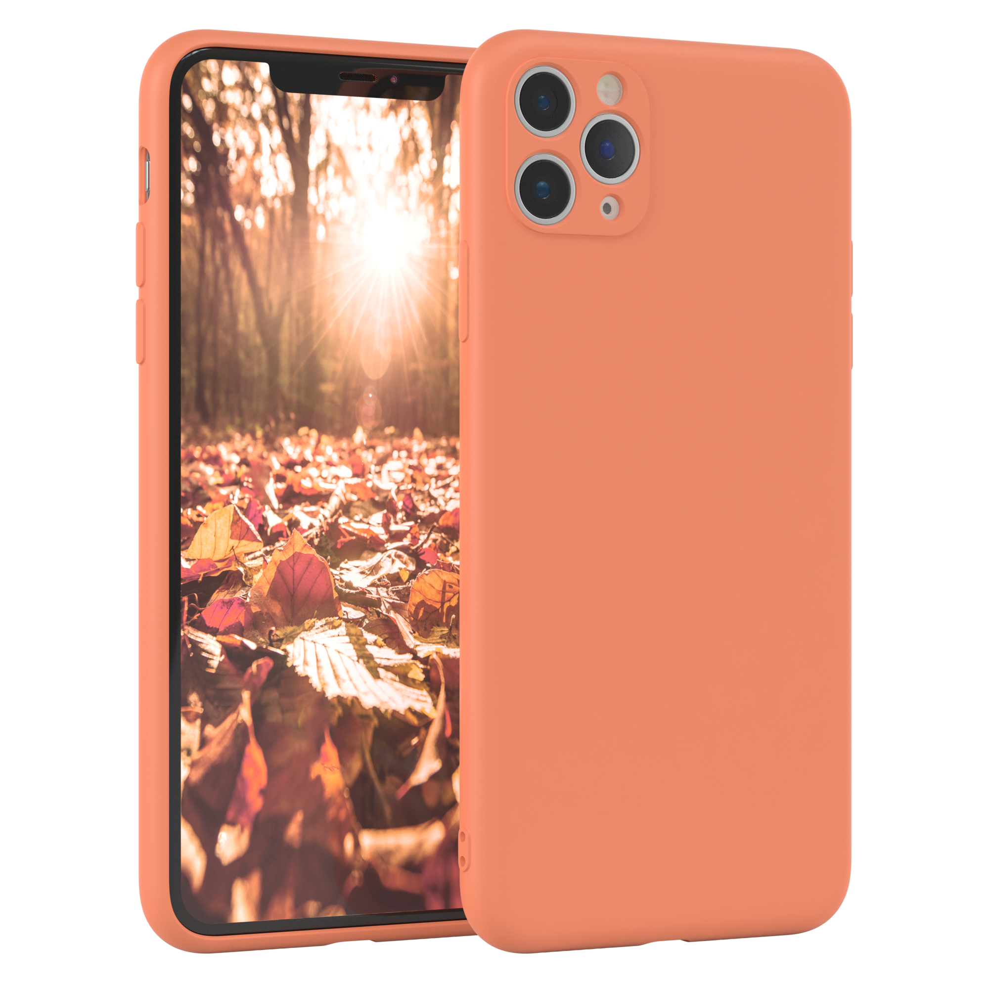 Orangene Handyhülle auf einem Handy. Der Bildschirm zeigt eine Waldszene.
