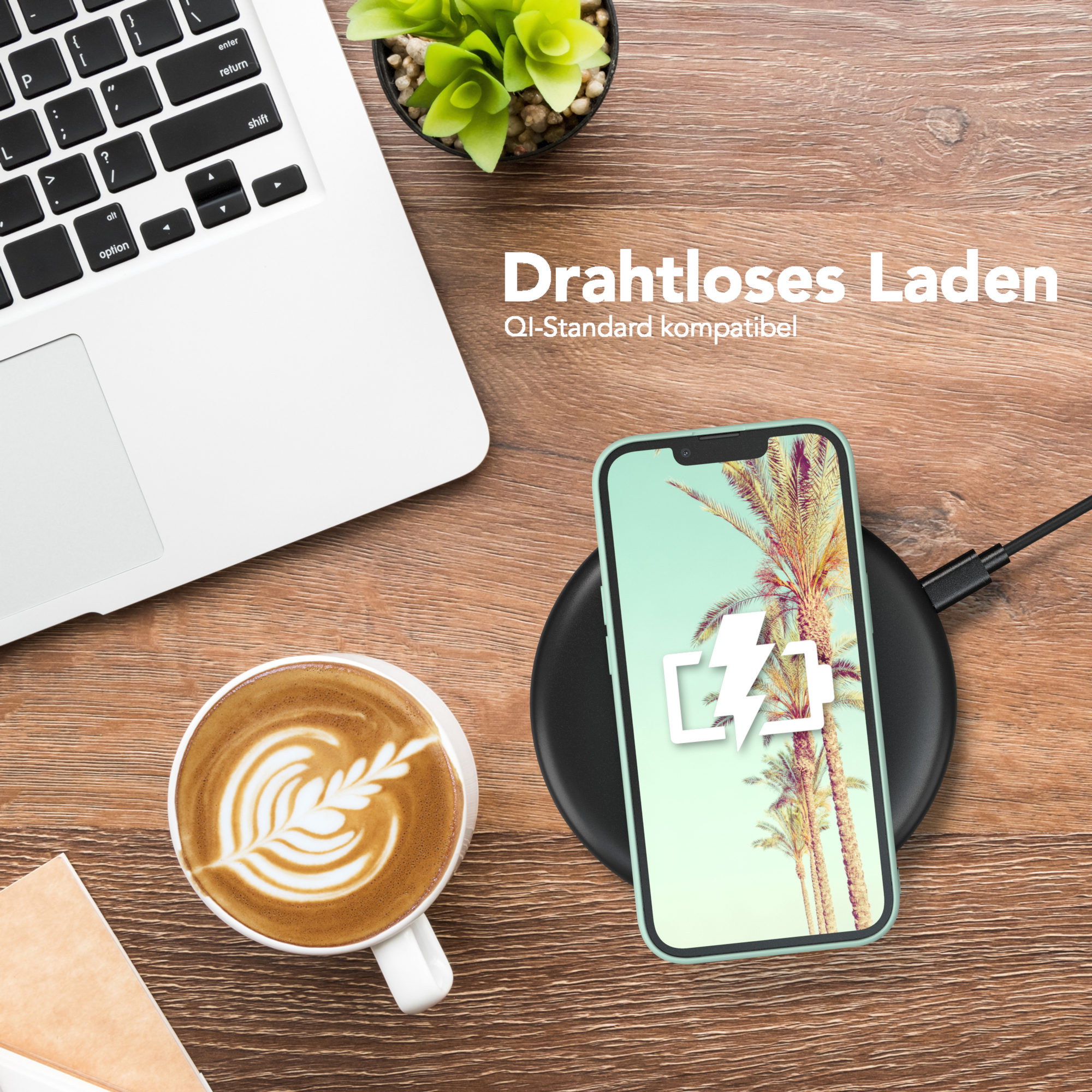 Telefon wird kabellos auf einem schwarzen Pad geladen. Palmenbild auf dem Bildschirm.