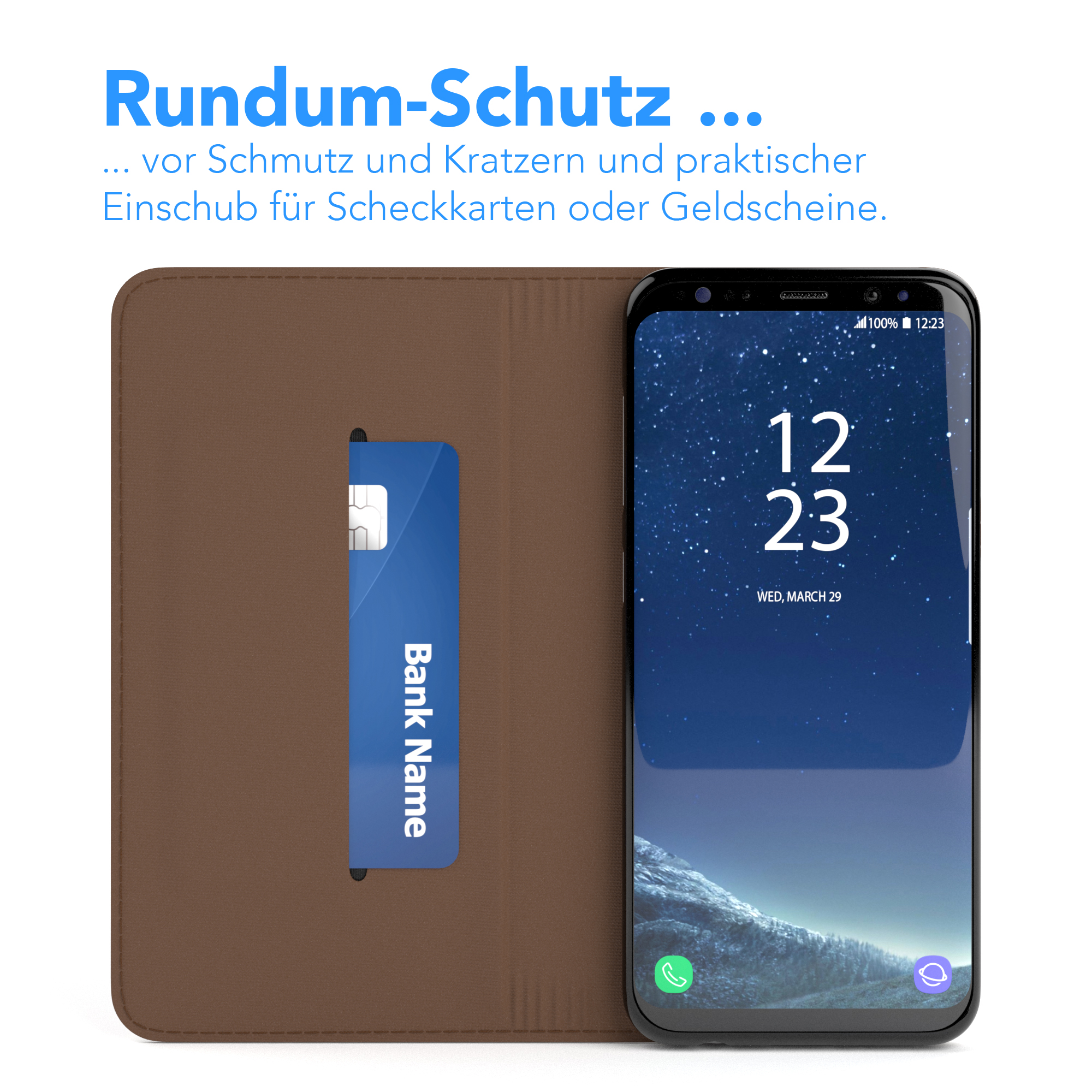 Braune Handyhülle mit Karte und Telefon mit Uhrzeit. Weißer Hintergrund.
