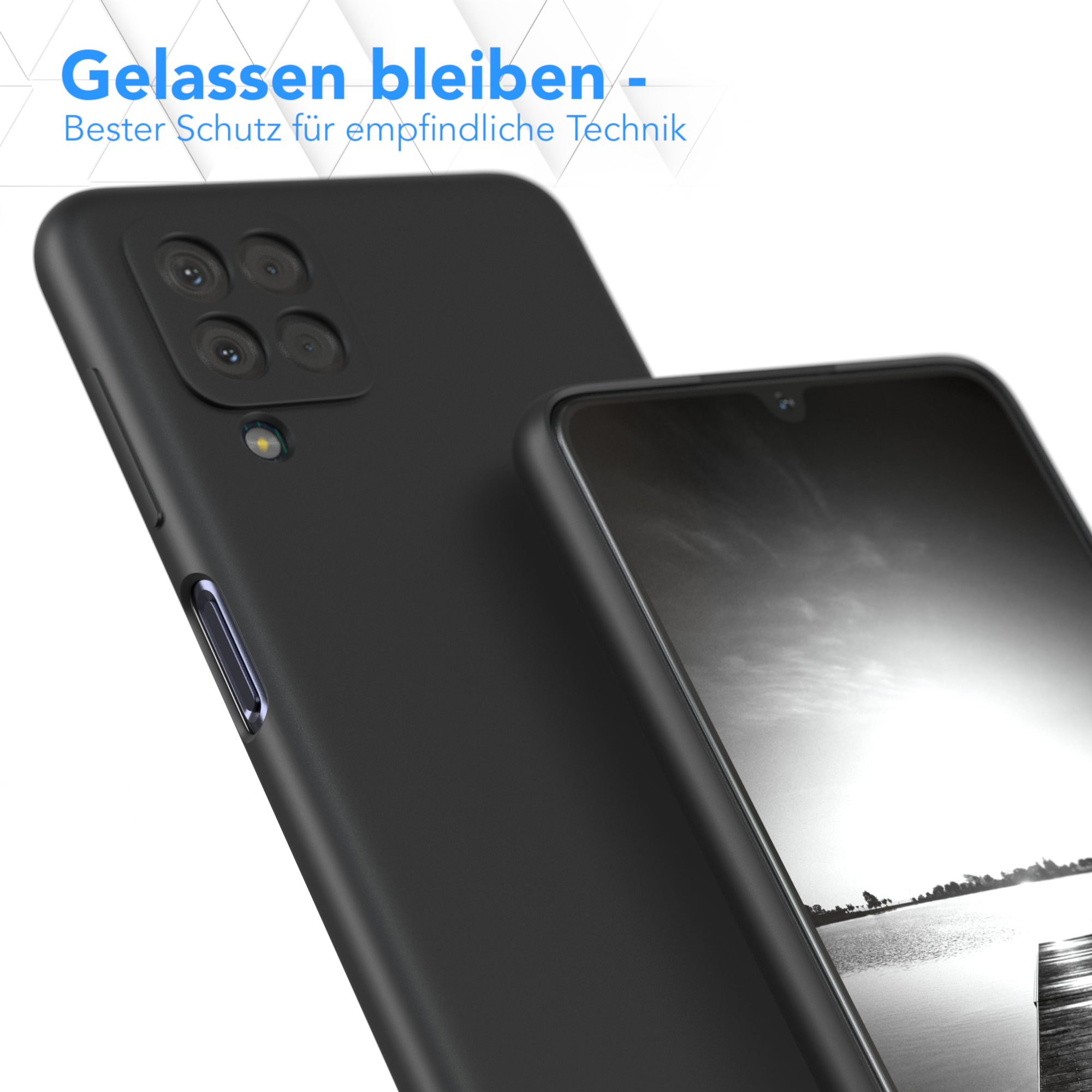 Schwarze Handyhülle mit schwarzem Telefon. Das Telefon hat drei Kameras. Weißer Hintergrund.