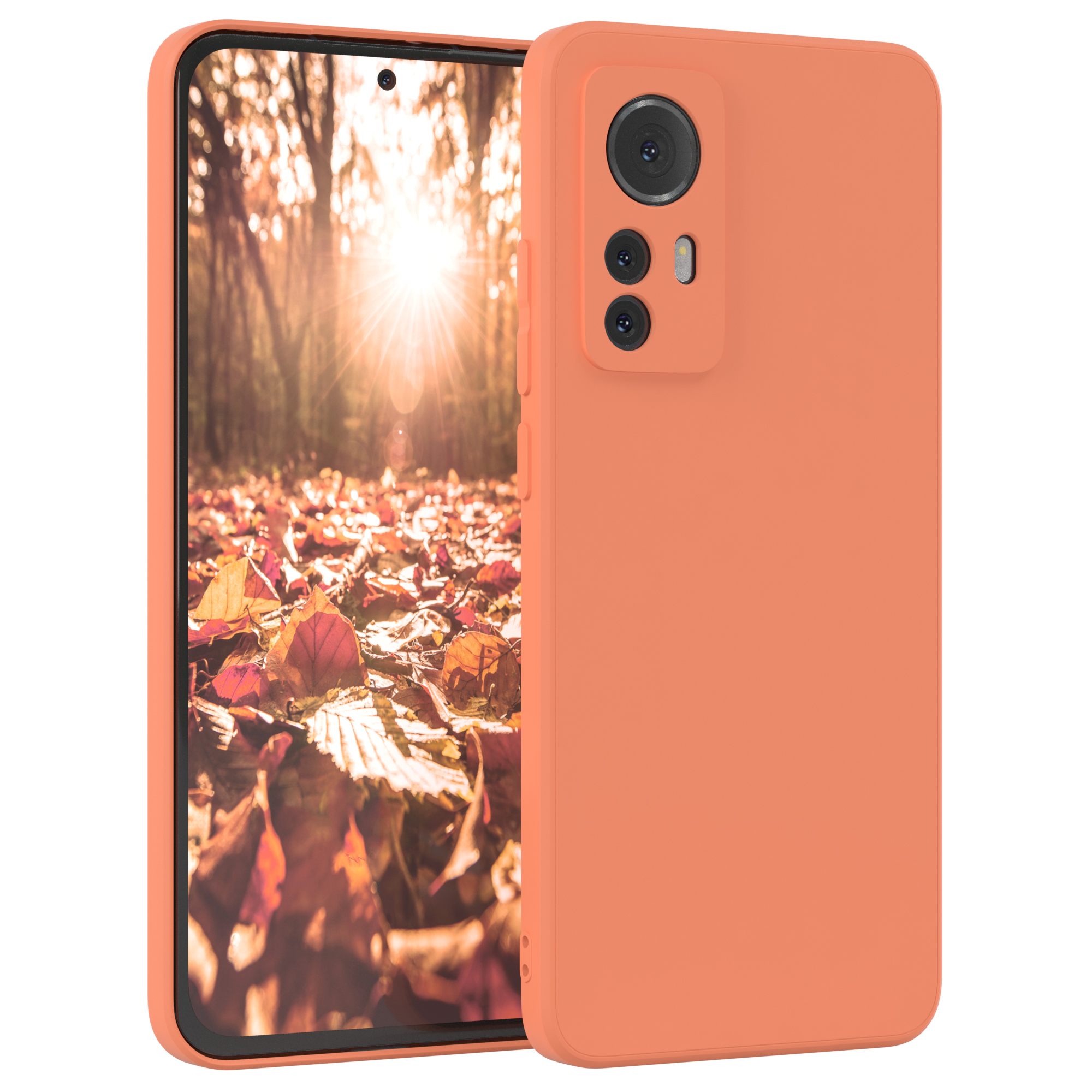 Orangefarbene Handyhülle und Telefon mit Blättern.