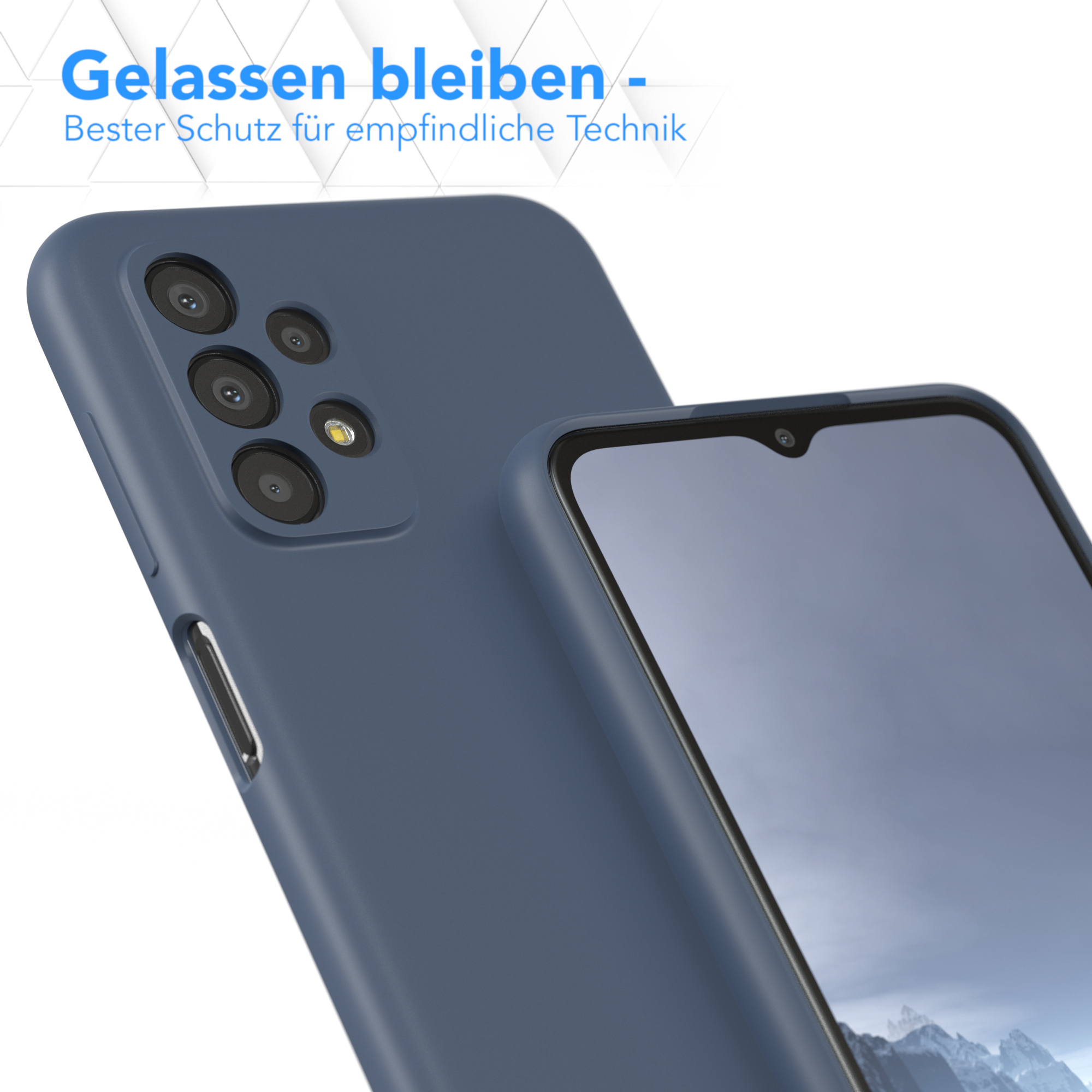 Blaue Handyhülle und Telefon, mit Fokus auf die Hülle, auf weißem Grund, Produktwerbung.