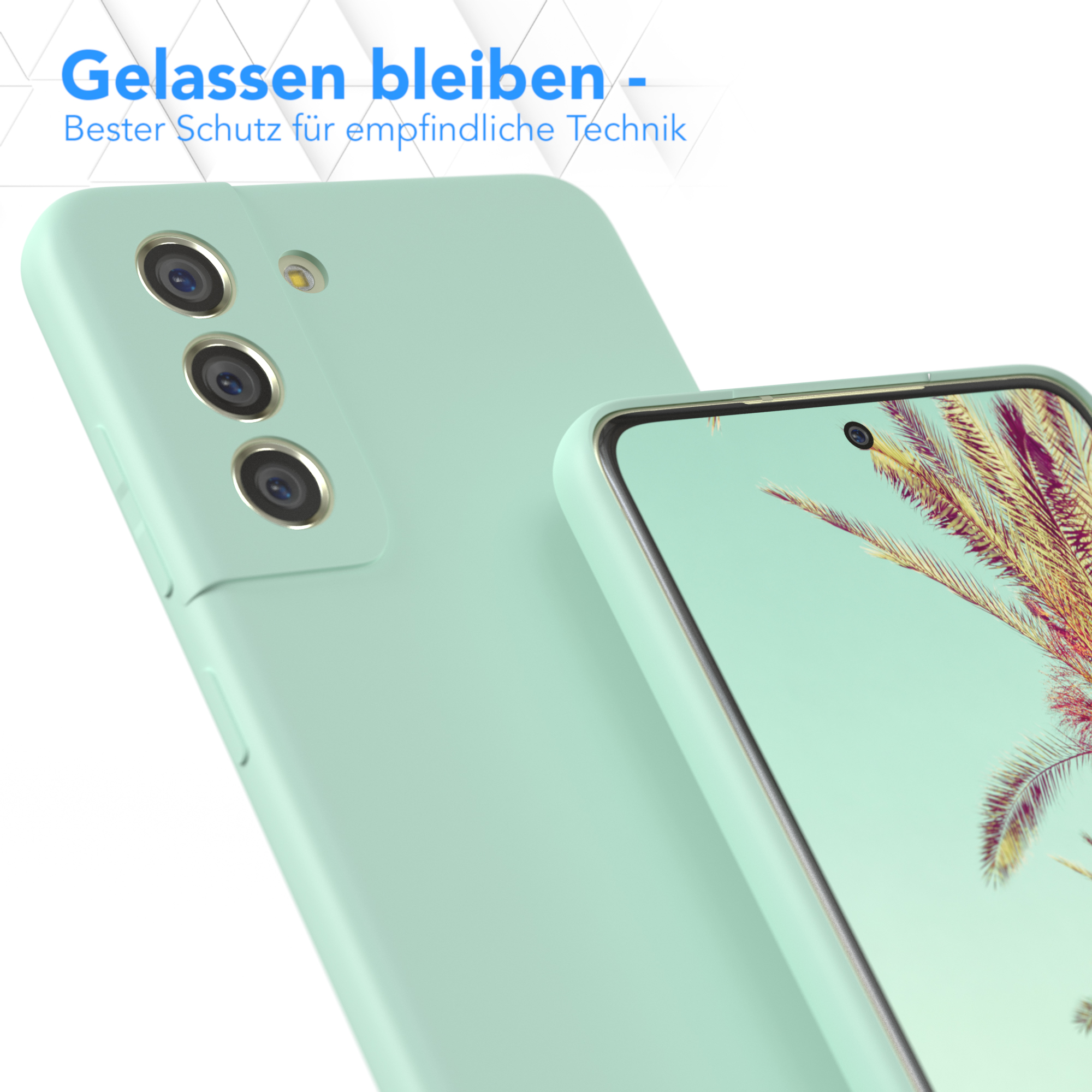 Minzgrüne Handyhülle und Telefon, Fokus auf die Hülle, auf weißem Grund, Produktwerbung.